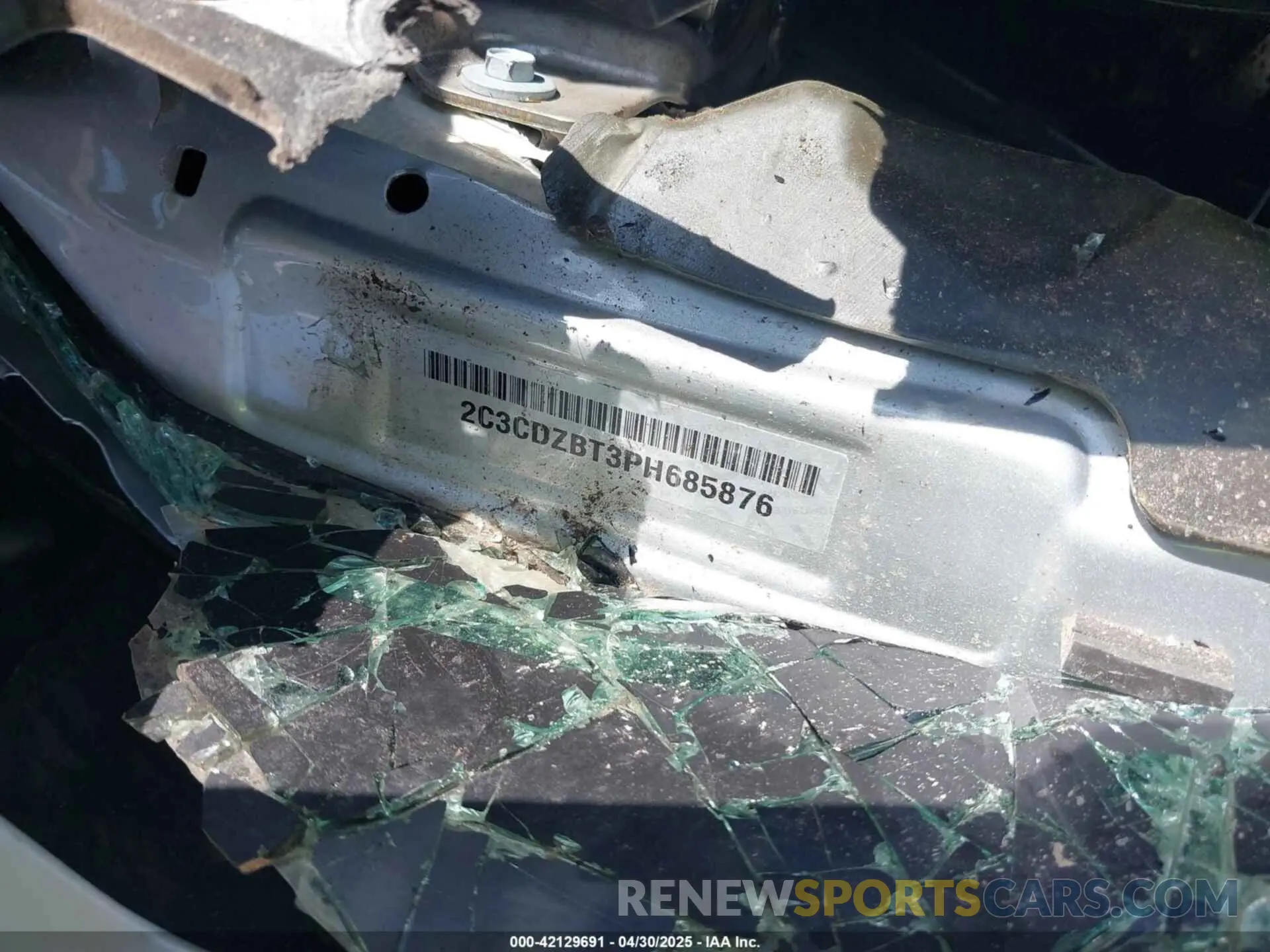 9 Photograph of a damaged car 2C3CDZBT3PH685876 DODGE CHALLENGER 2023