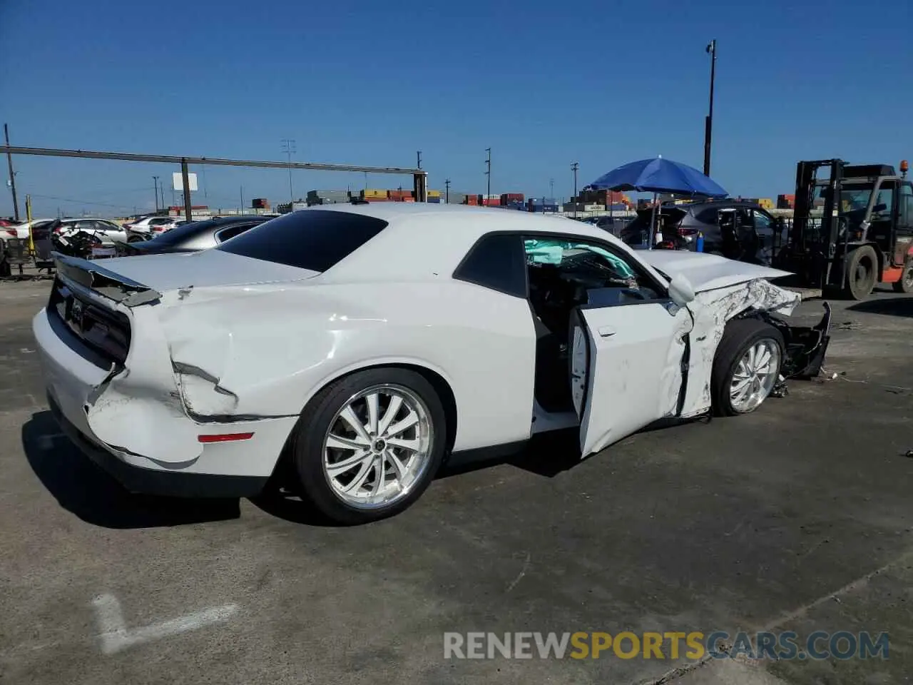 3 Photograph of a damaged car 2C3CDZBT7PH570293 DODGE CHALLENGER 2023