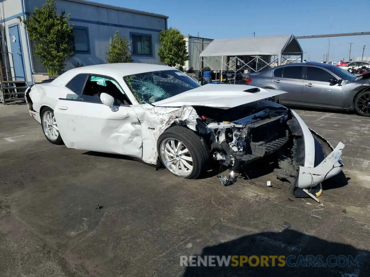 4 Photograph of a damaged car 2C3CDZBT7PH570293 DODGE CHALLENGER 2023