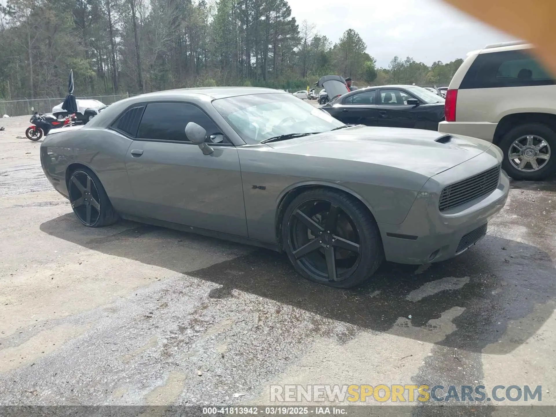 1 Photograph of a damaged car 2C3CDZBT7PH696010 DODGE CHALLENGER 2023