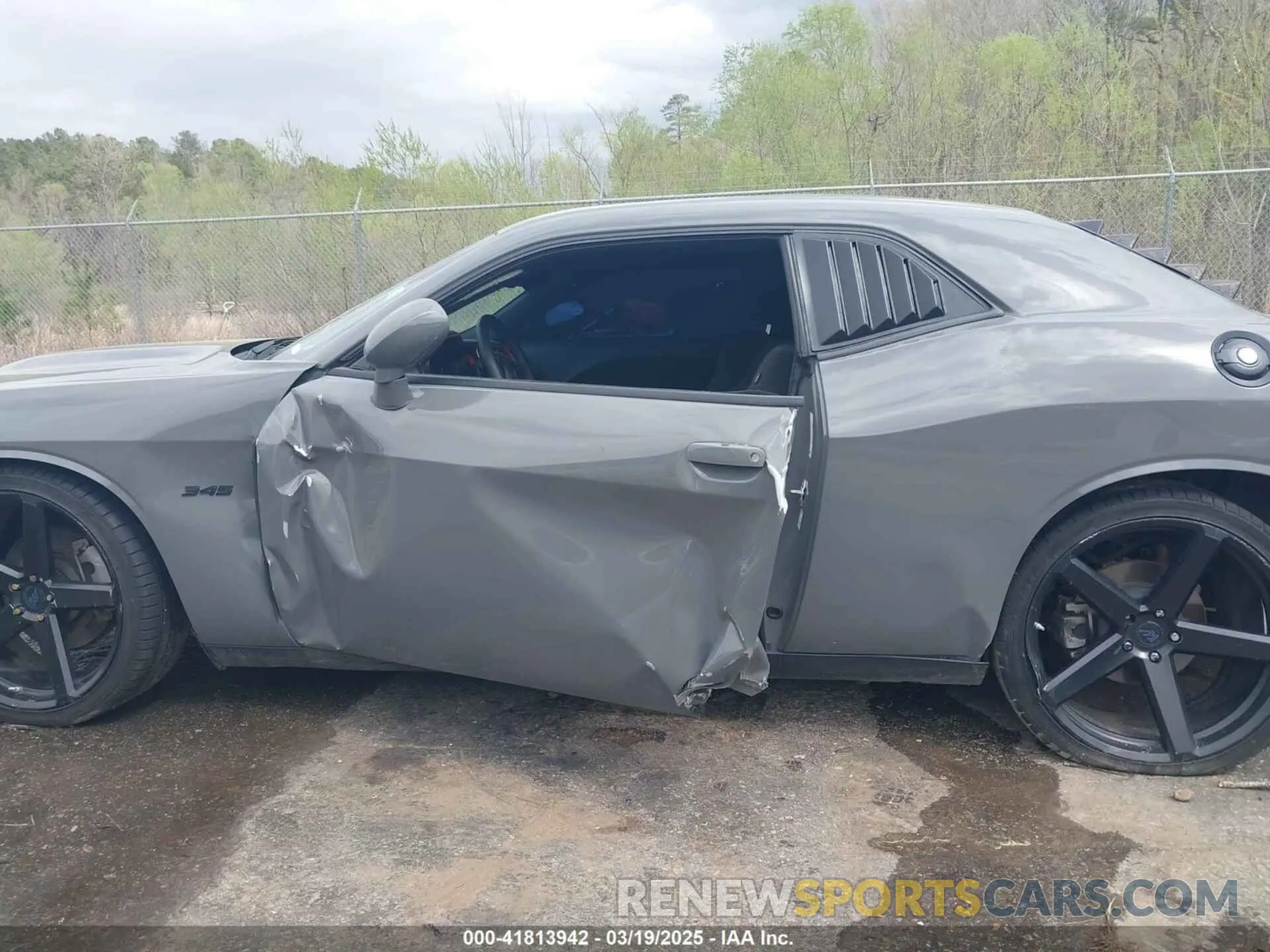 14 Photograph of a damaged car 2C3CDZBT7PH696010 DODGE CHALLENGER 2023
