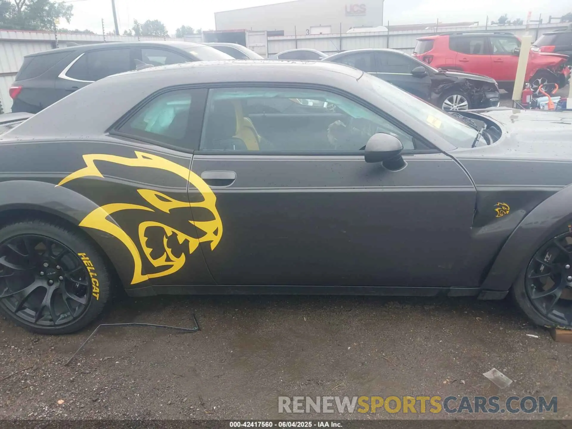 14 Photograph of a damaged car 2C3CDZC90PH617313 DODGE CHALLENGER 2023