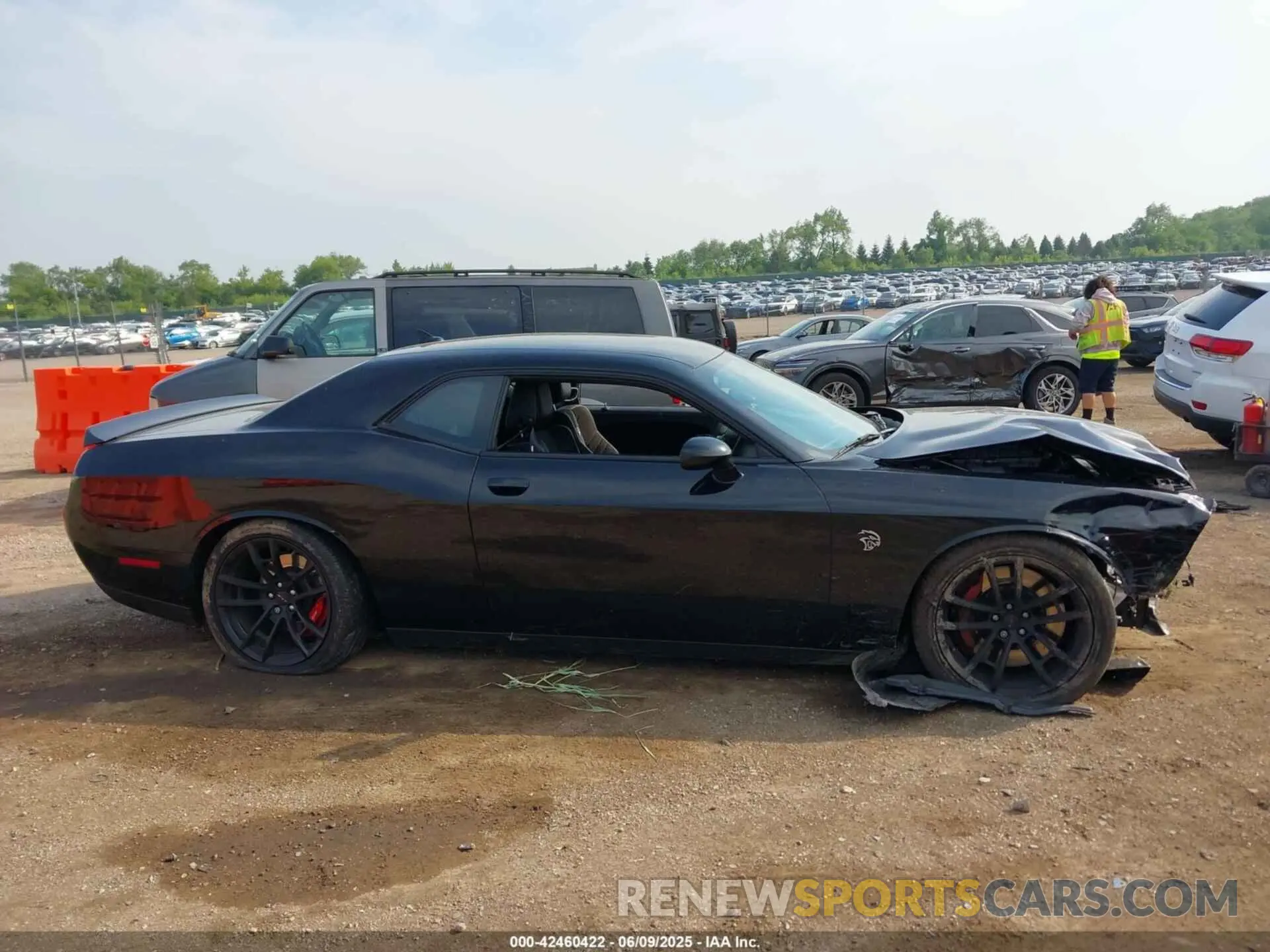 14 Photograph of a damaged car 2C3CDZC92PH558586 DODGE CHALLENGER 2023