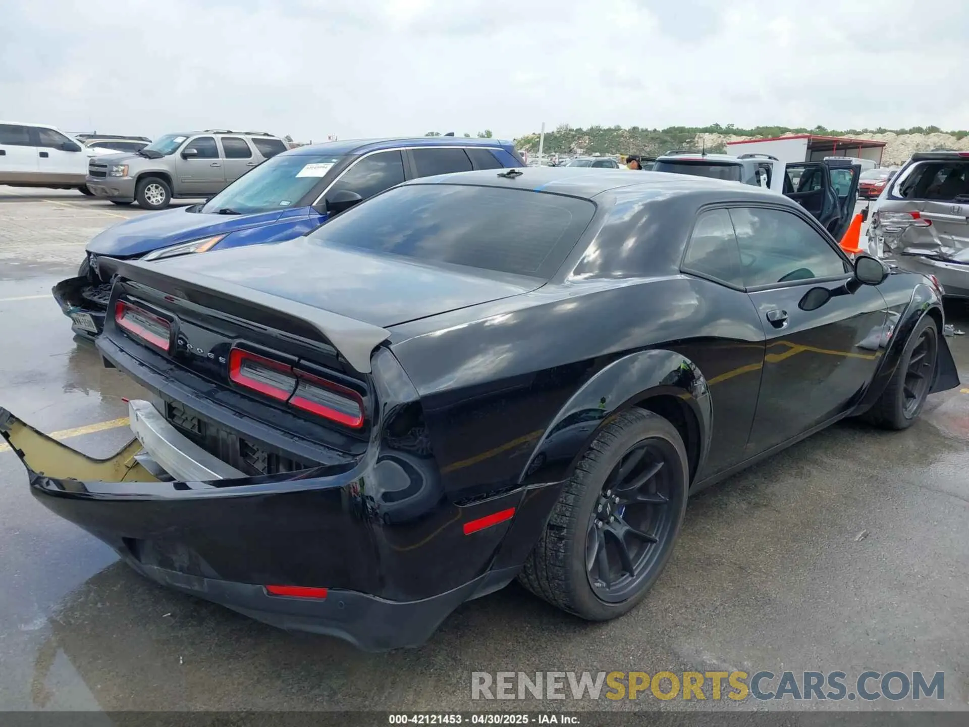 4 Photograph of a damaged car 2C3CDZFJ0PH678019 DODGE CHALLENGER 2023