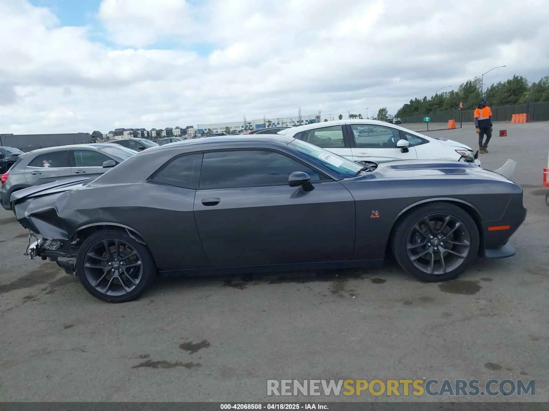 14 Photograph of a damaged car 2C3CDZFJ3PH561633 DODGE CHALLENGER 2023