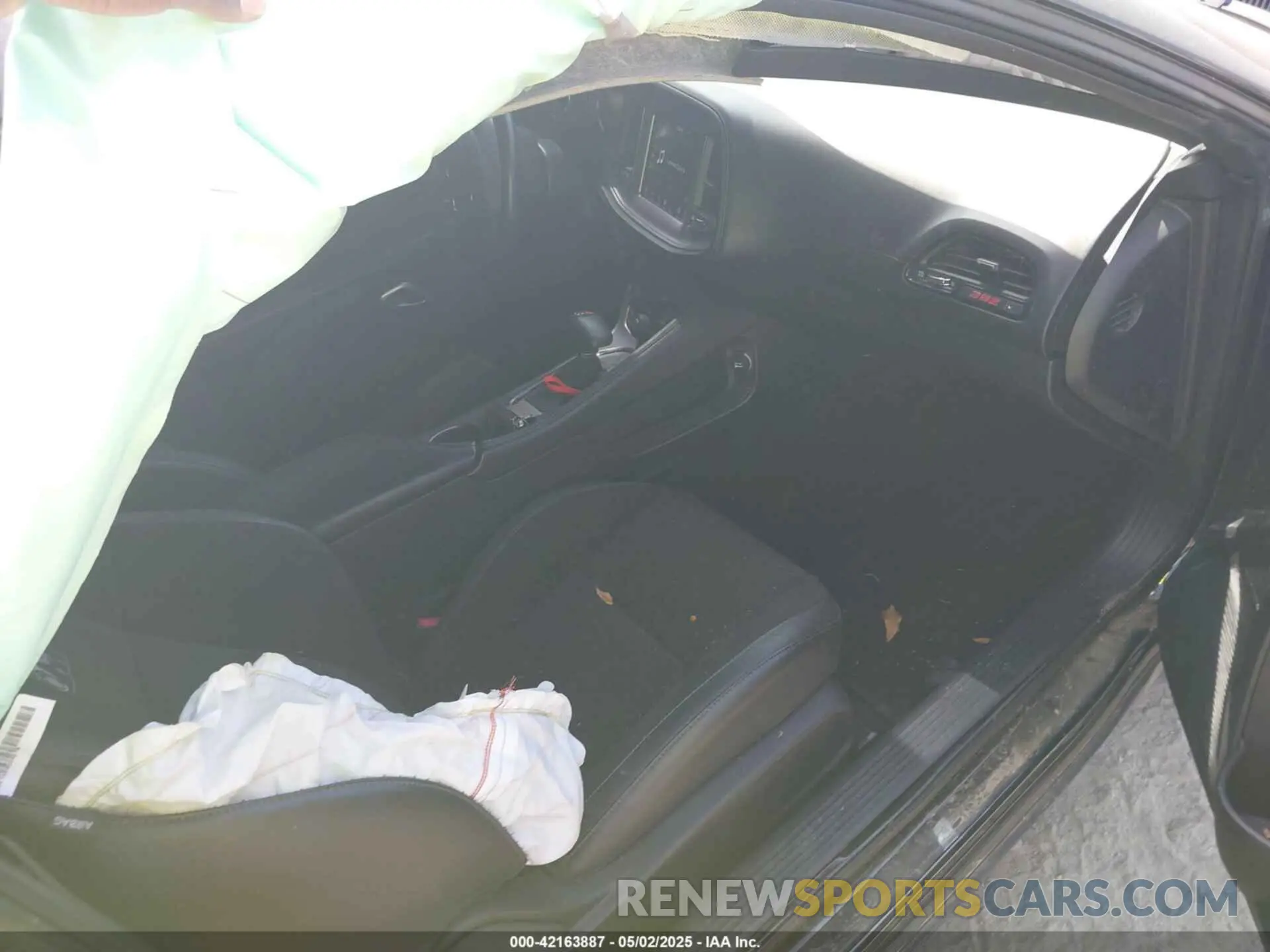 5 Photograph of a damaged car 2C3CDZFJ4PH520489 DODGE CHALLENGER 2023
