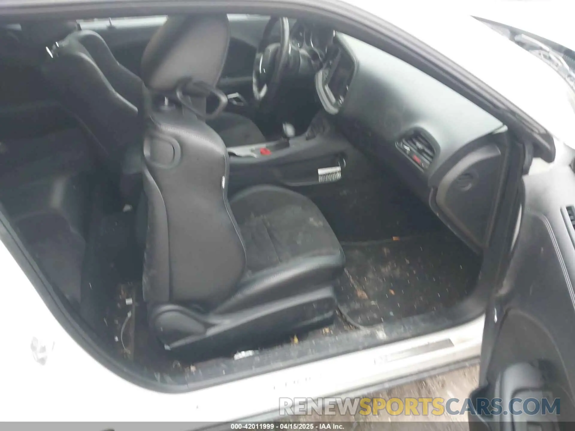 5 Photograph of a damaged car 2C3CDZFJ5PH693597 DODGE CHALLENGER 2023