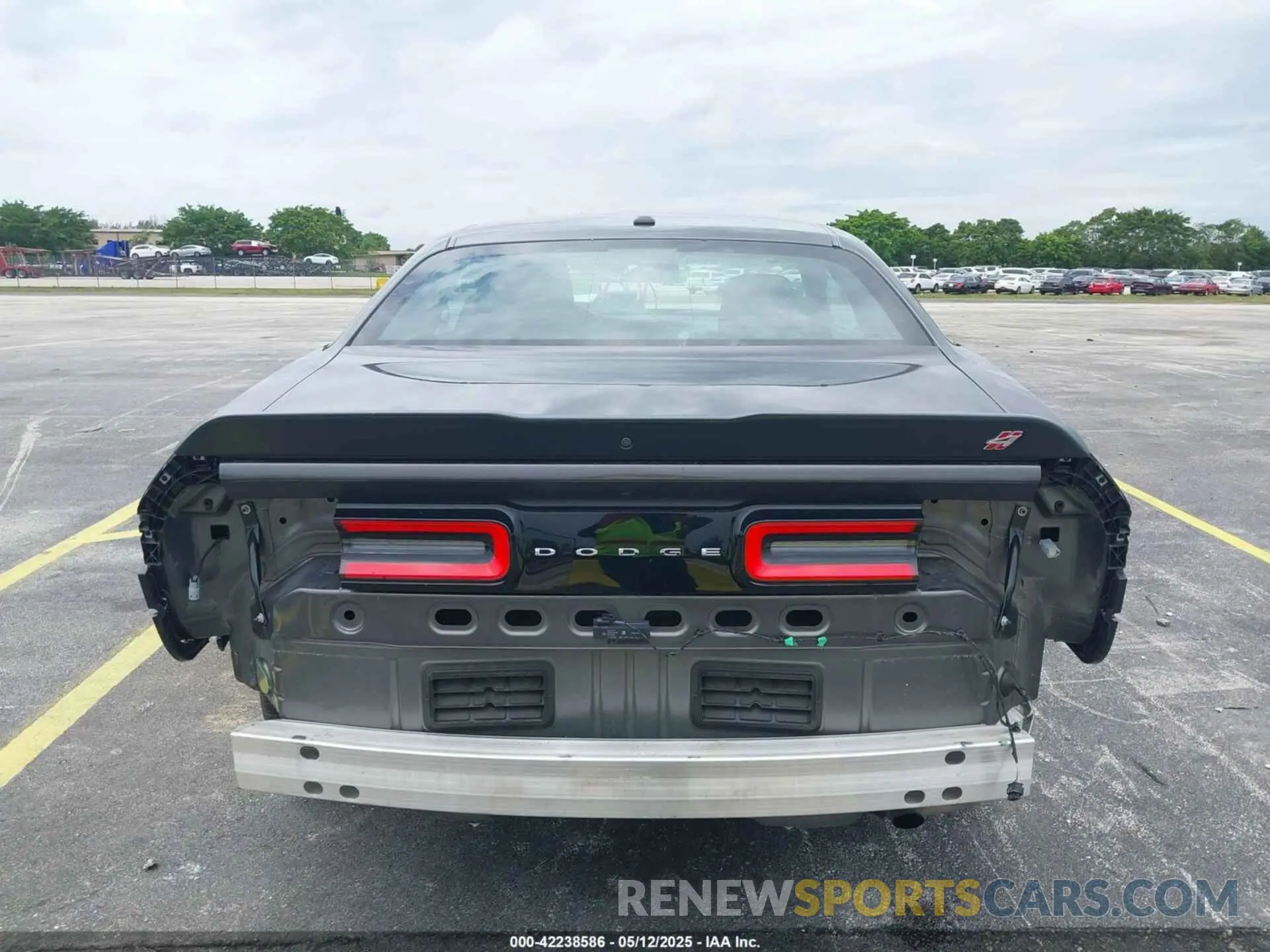 17 Photograph of a damaged car 2C3CDZGG2PH681278 DODGE CHALLENGER 2023