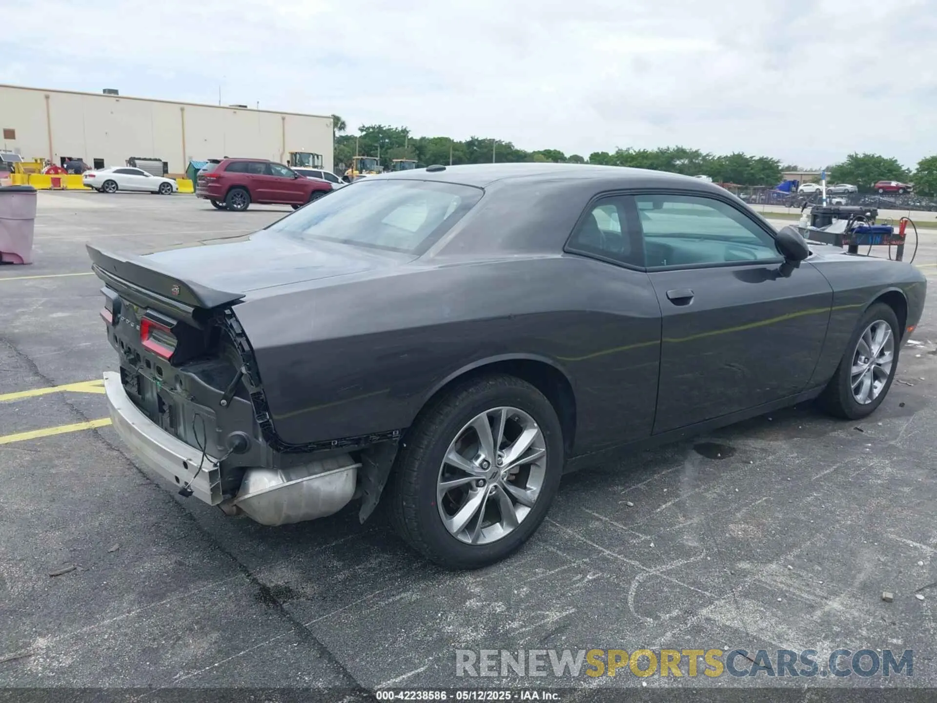 4 Photograph of a damaged car 2C3CDZGG2PH681278 DODGE CHALLENGER 2023