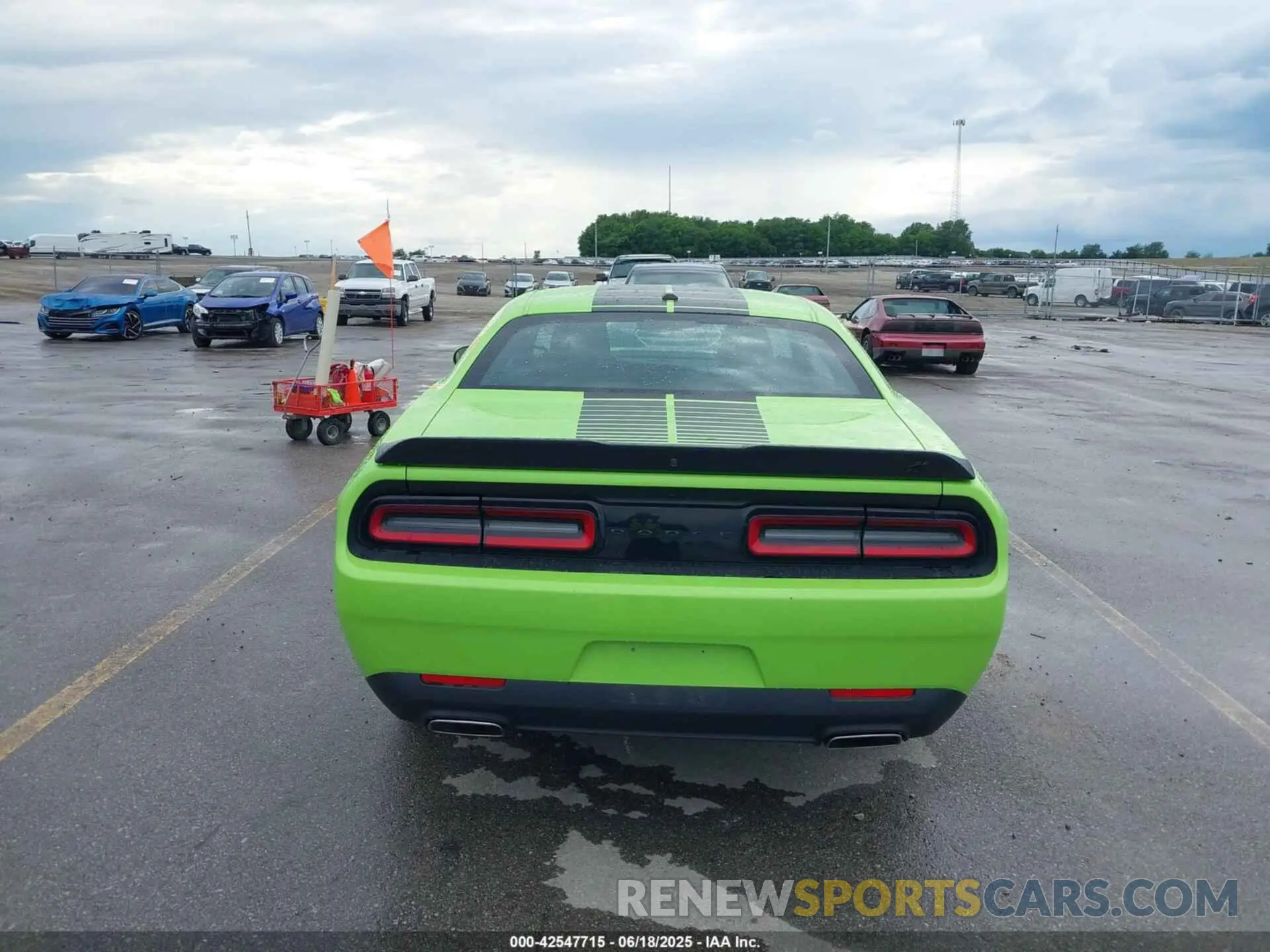 16 Photograph of a damaged car 2C3CDZGG4PH587547 DODGE CHALLENGER 2023