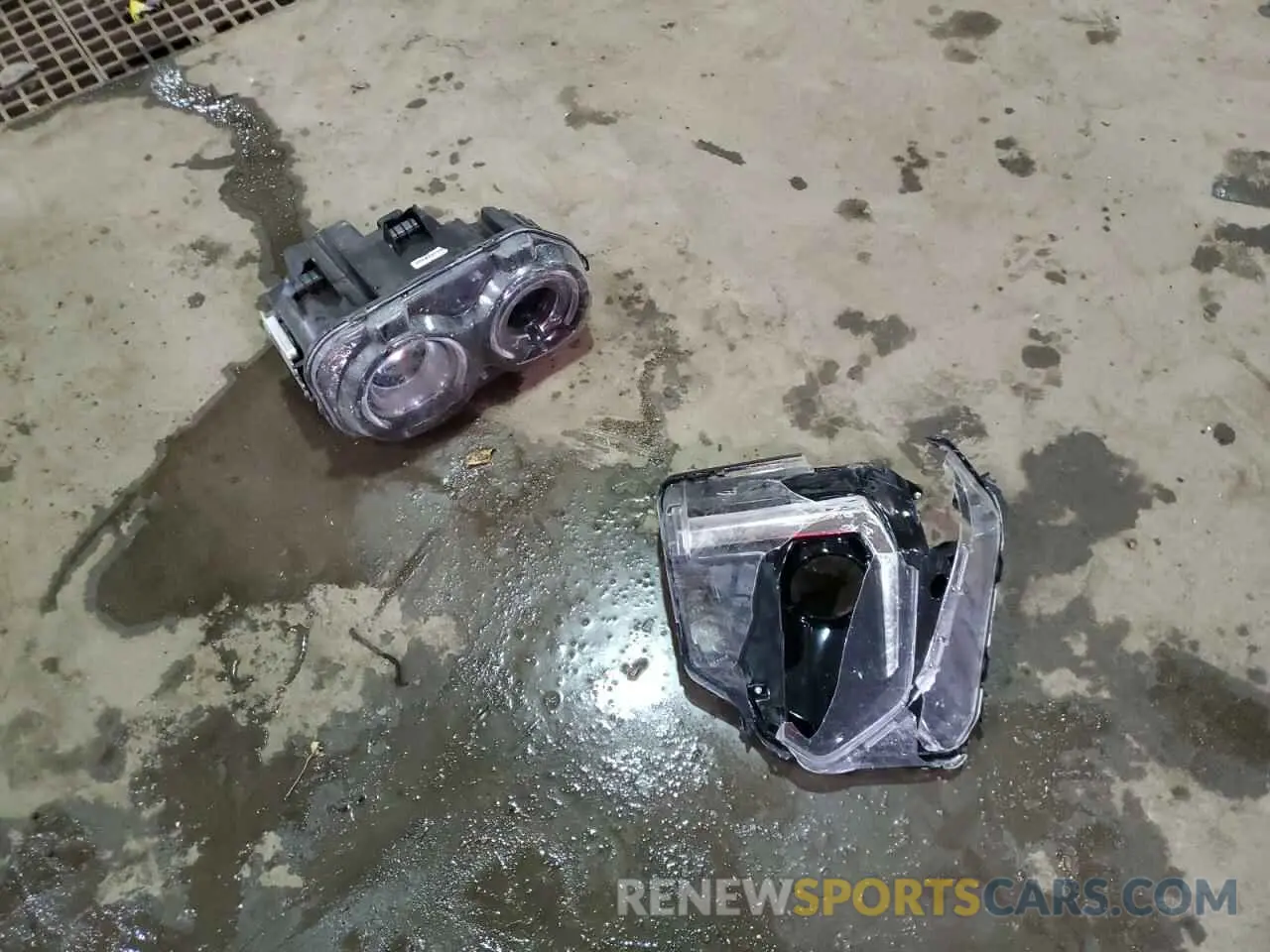 12 Photograph of a damaged car 2C3CDZGGXPH696952 DODGE CHALLENGER 2023