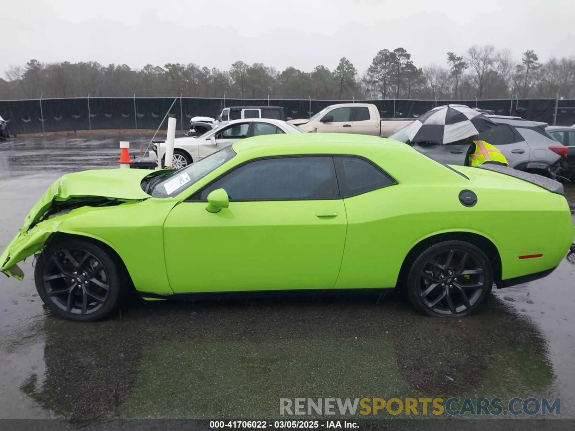 14 Photograph of a damaged car 2C3CDZJG1PH655098 DODGE CHALLENGER 2023