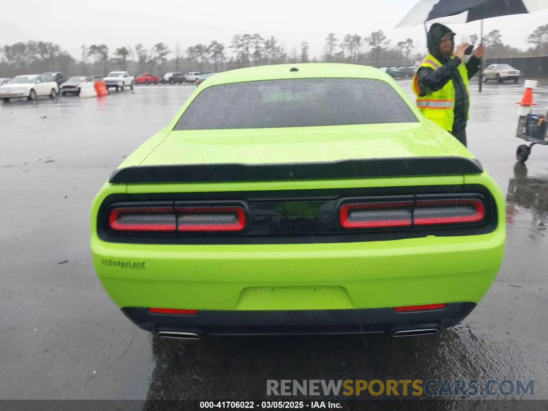 16 Photograph of a damaged car 2C3CDZJG1PH655098 DODGE CHALLENGER 2023
