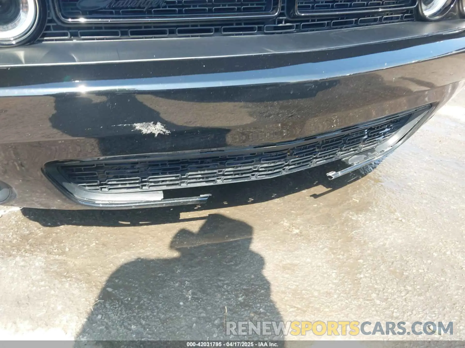 6 Photograph of a damaged car 2C3CDZJG5PH695796 DODGE CHALLENGER 2023