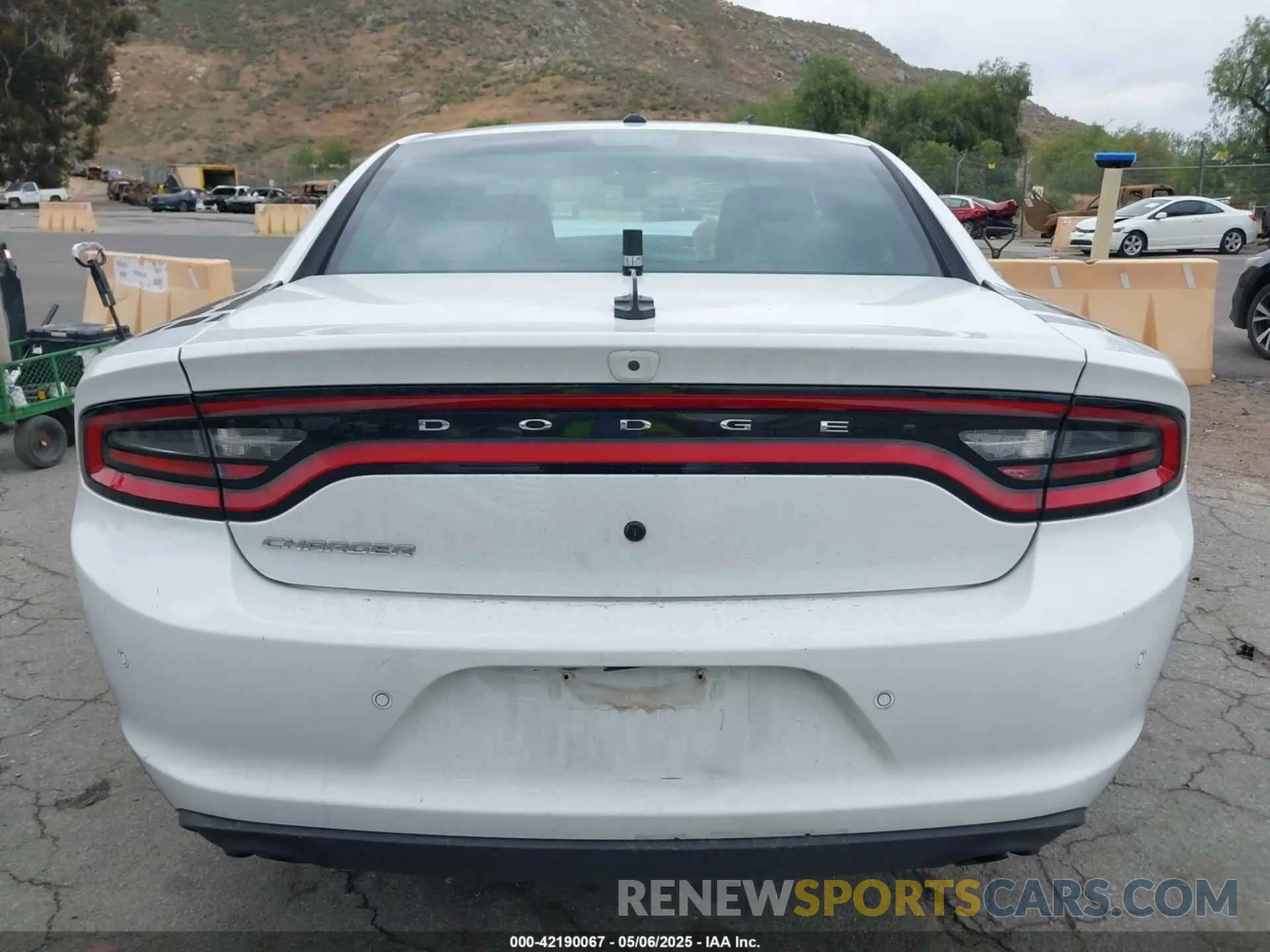 15 Photograph of a damaged car 2C3CDXAG2KH748418 DODGE CHARGER 2019