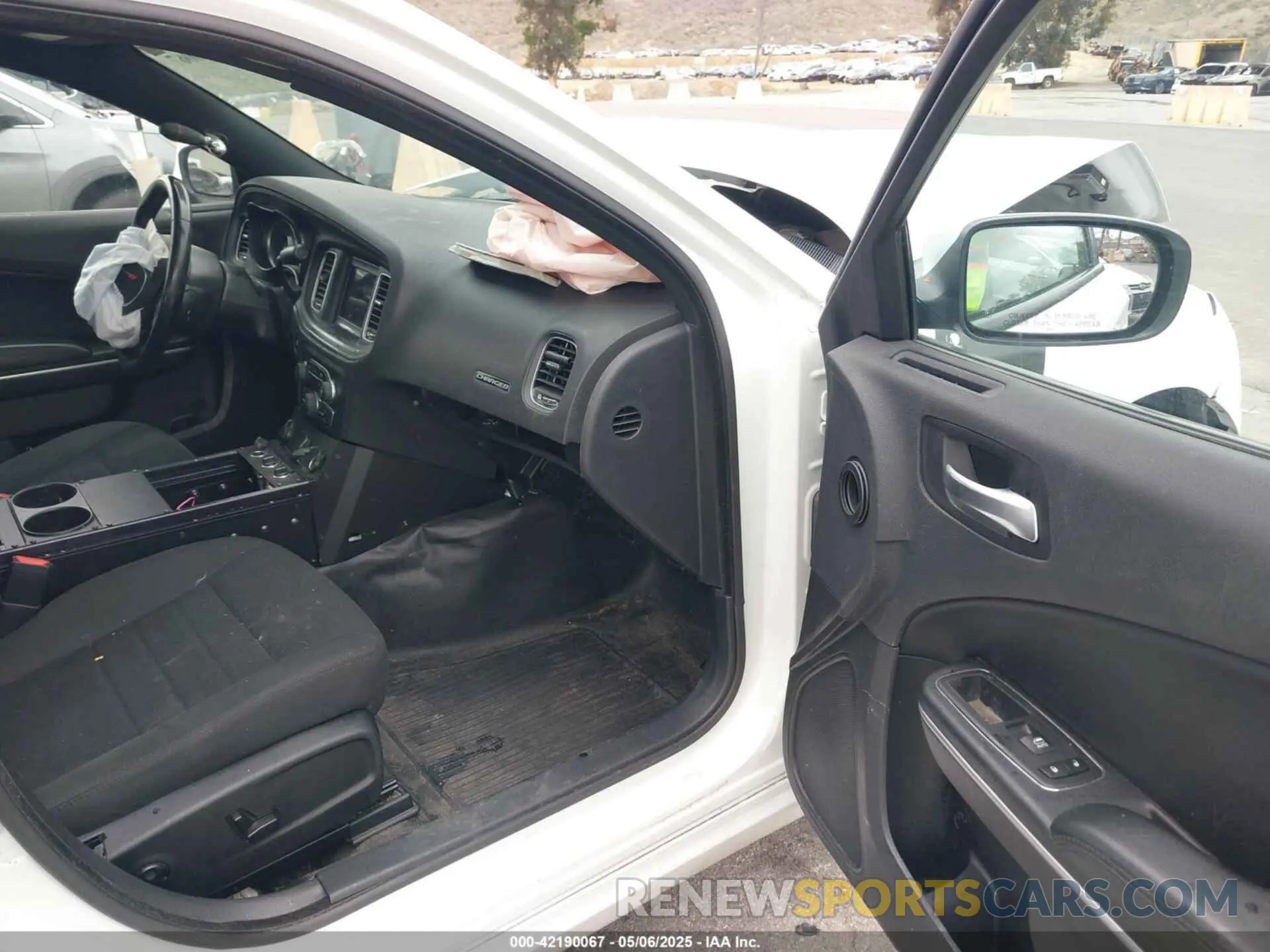 5 Photograph of a damaged car 2C3CDXAG2KH748418 DODGE CHARGER 2019