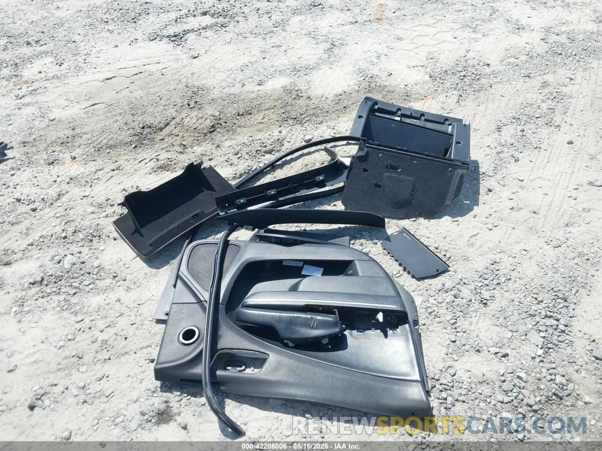 12 Photograph of a damaged car 2C3CDXAT2KH532937 DODGE CHARGER 2019