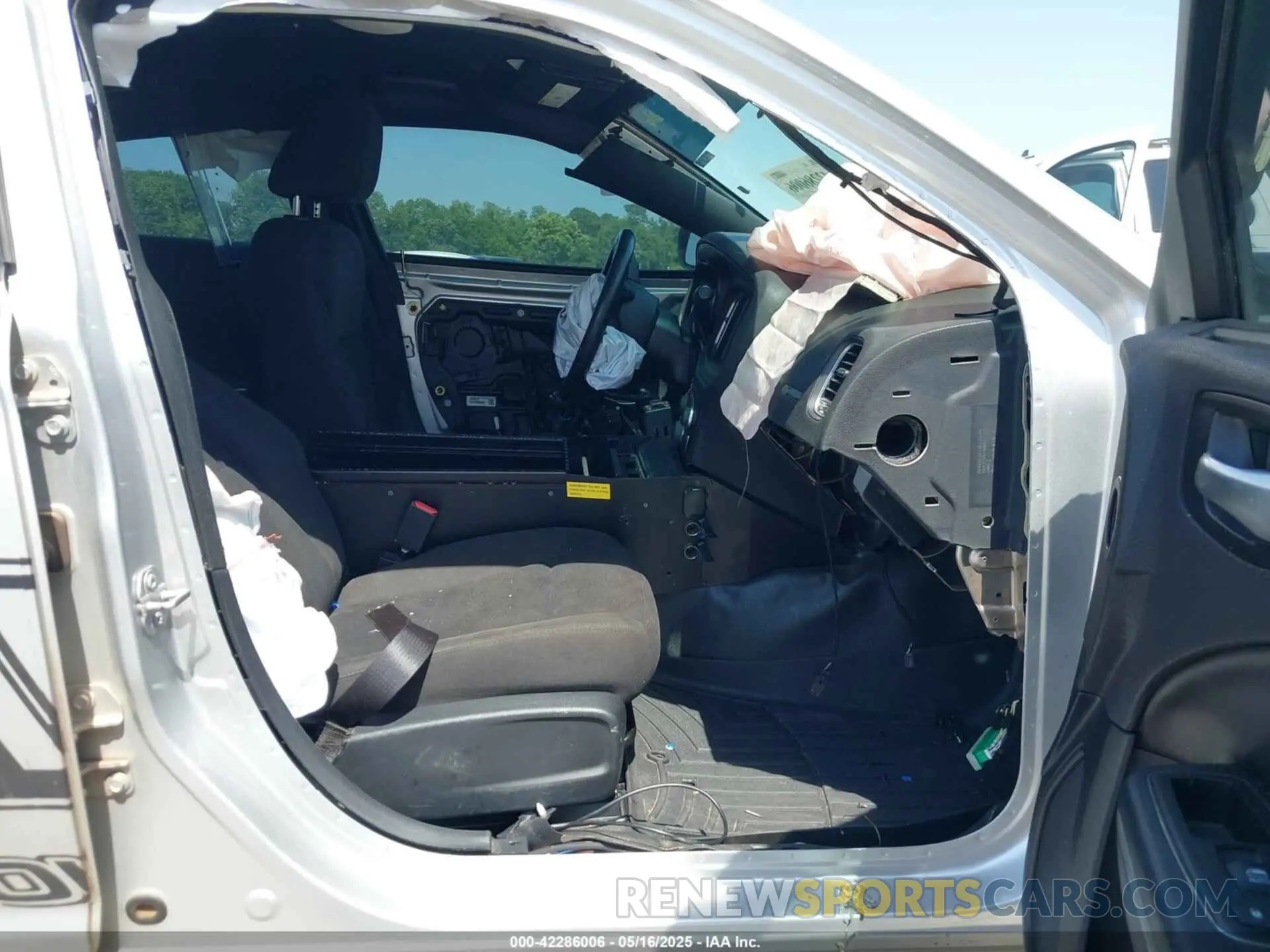 5 Photograph of a damaged car 2C3CDXAT2KH532937 DODGE CHARGER 2019