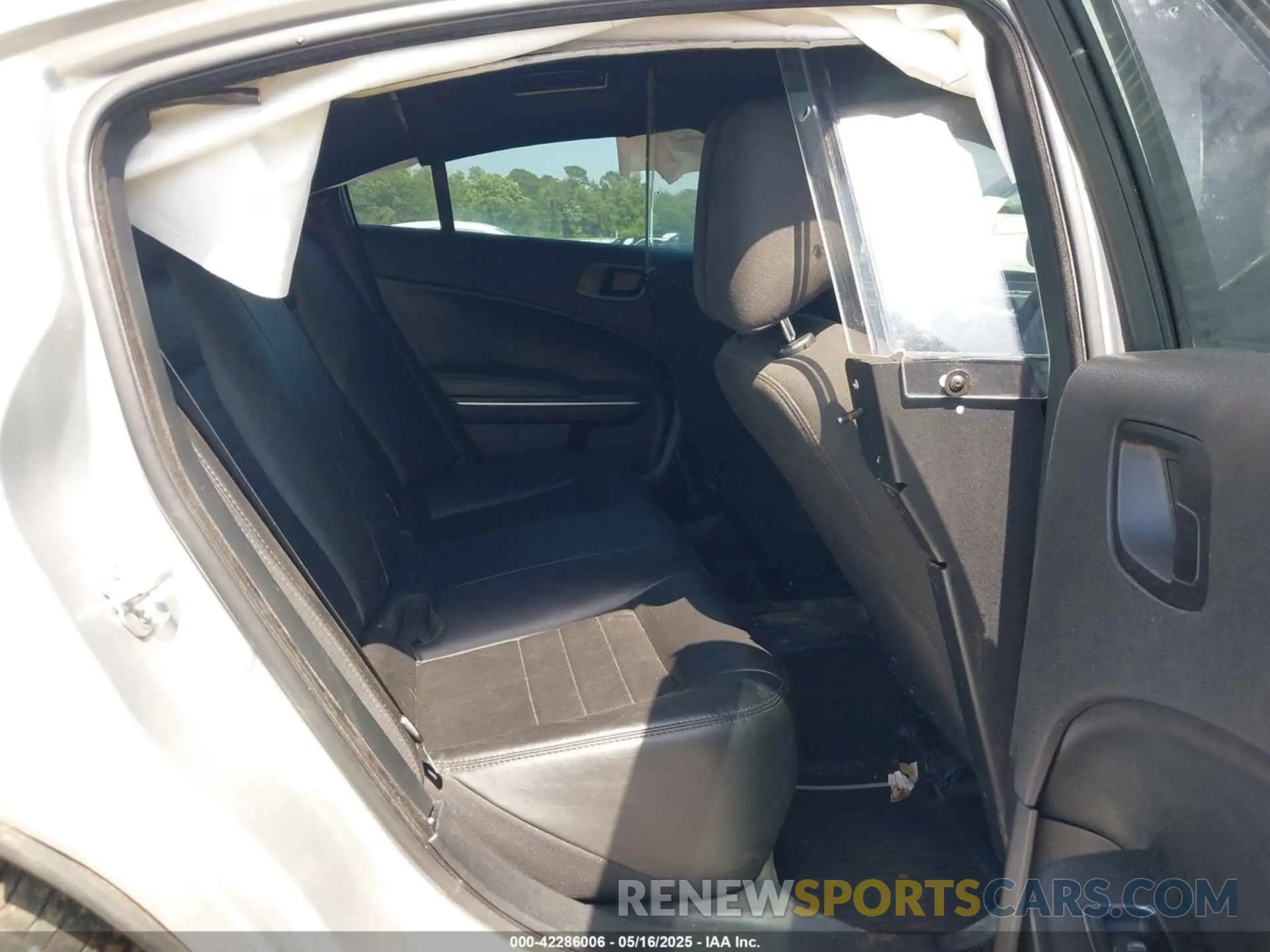8 Photograph of a damaged car 2C3CDXAT2KH532937 DODGE CHARGER 2019