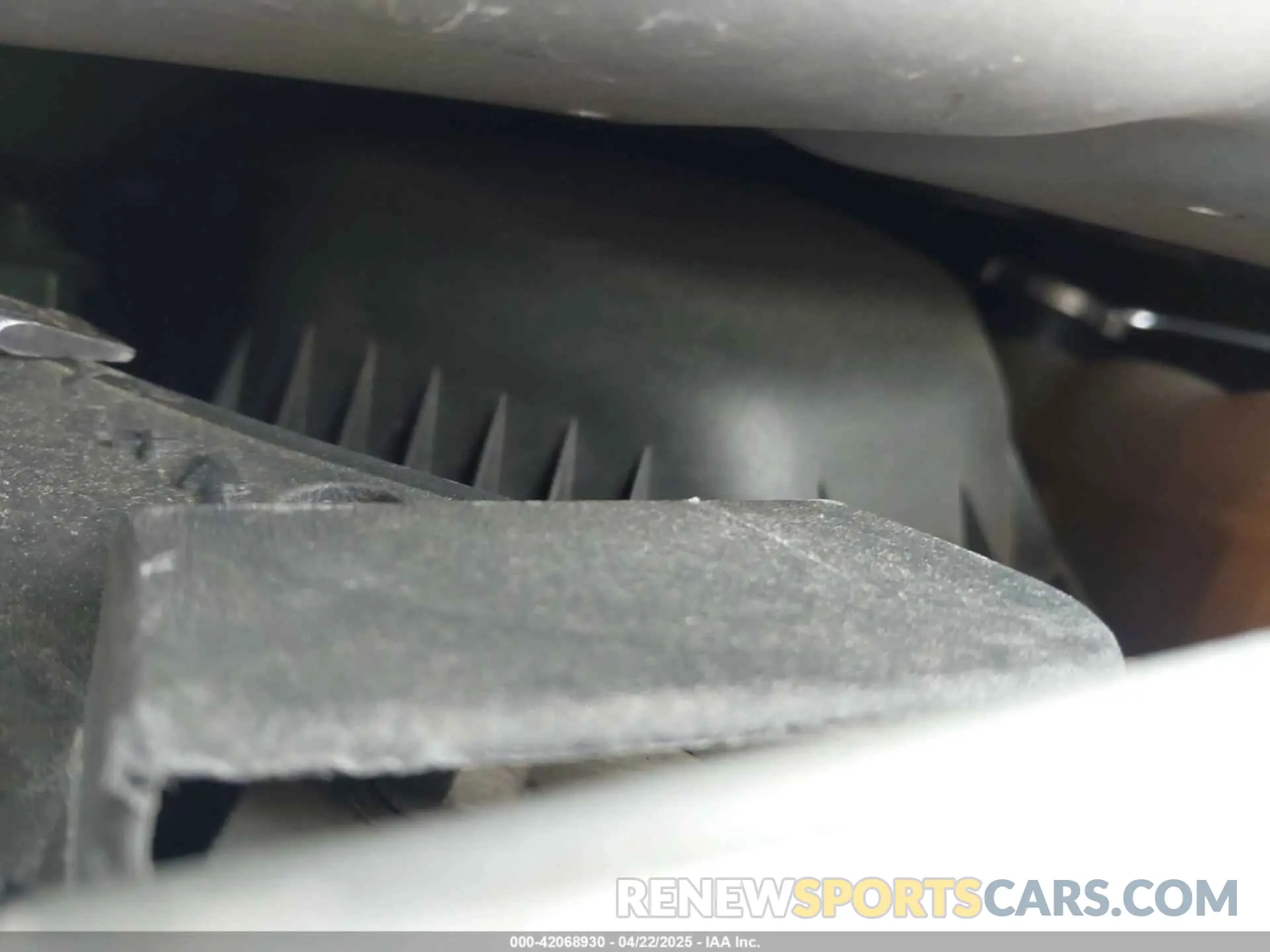 10 Photograph of a damaged car 2C3CDXAT2KH558292 DODGE CHARGER 2019