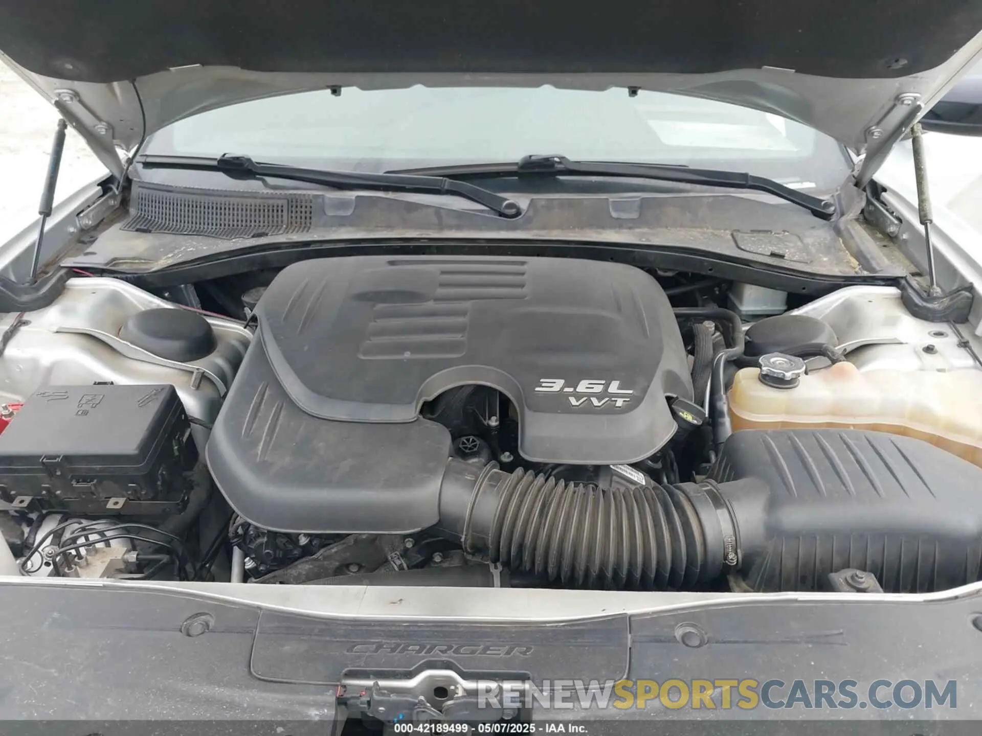 10 Photograph of a damaged car 2C3CDXBG5KH580840 DODGE CHARGER 2019