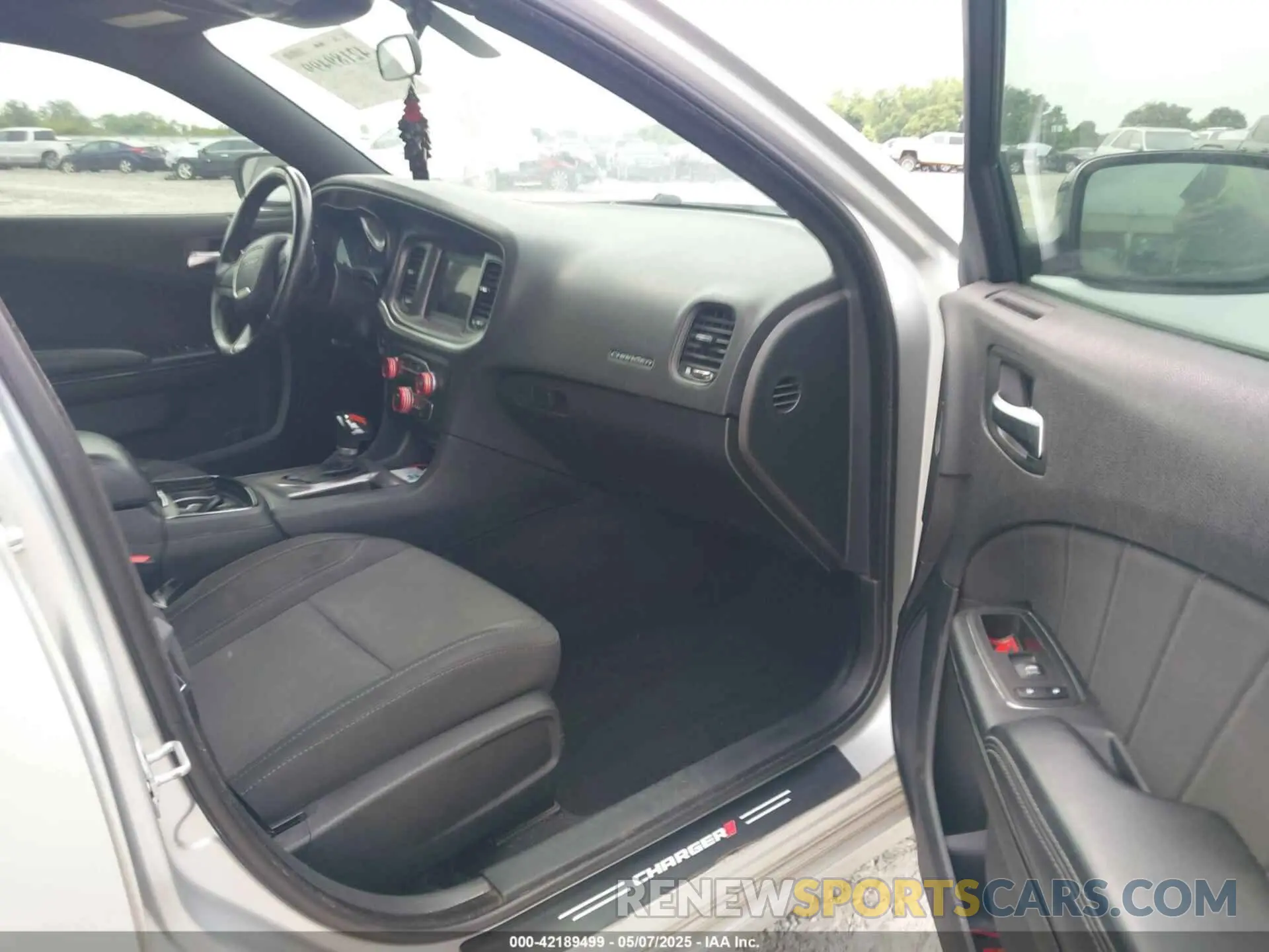 5 Photograph of a damaged car 2C3CDXBG5KH580840 DODGE CHARGER 2019