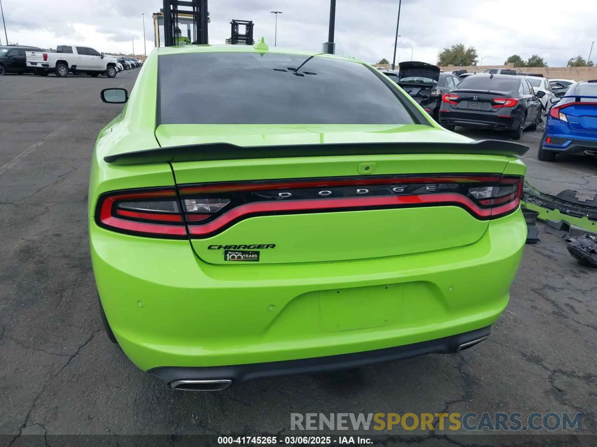 17 Photograph of a damaged car 2C3CDXBG6KH633710 DODGE CHARGER 2019