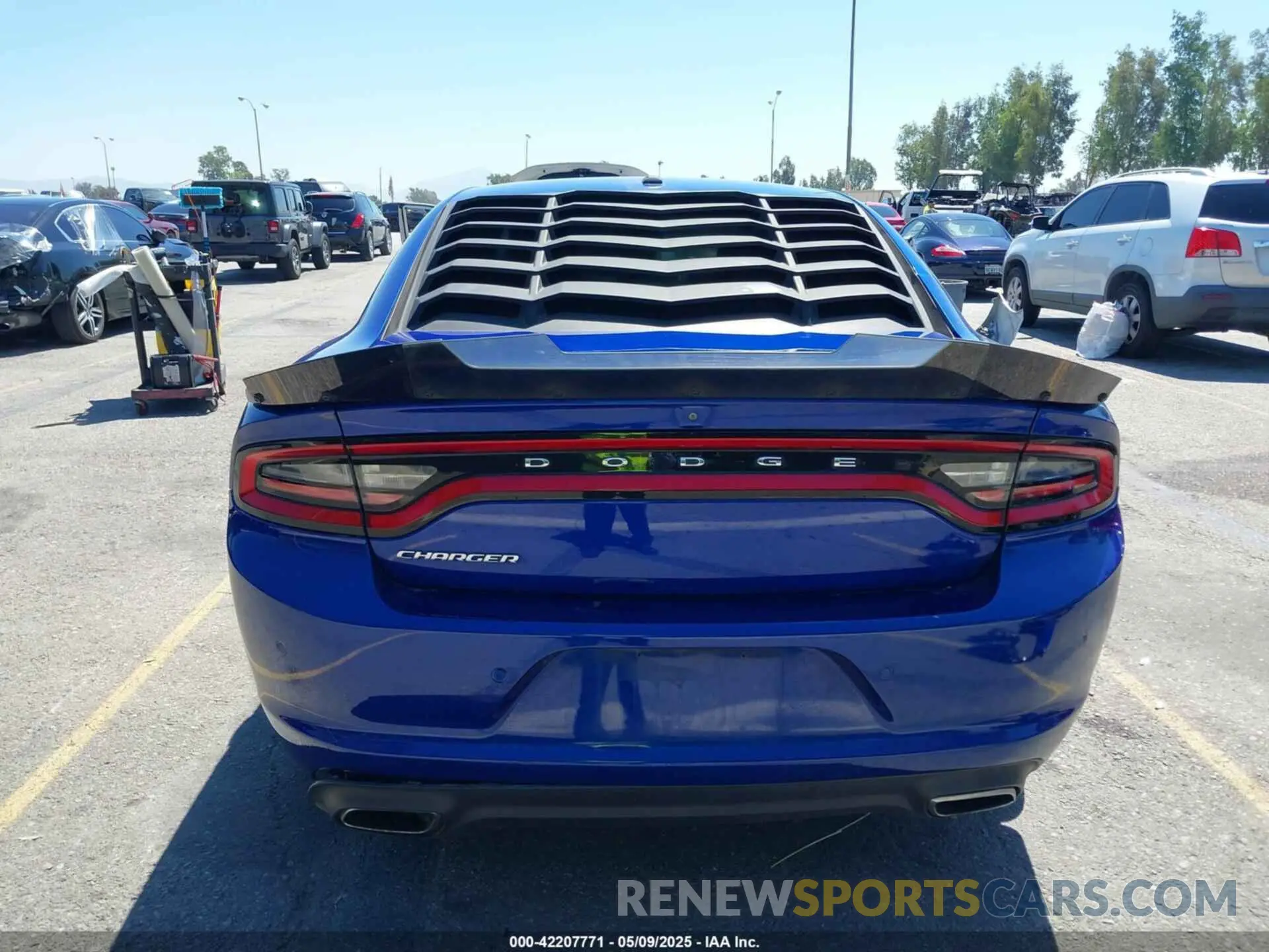 17 Photograph of a damaged car 2C3CDXBG6KH729739 DODGE CHARGER 2019
