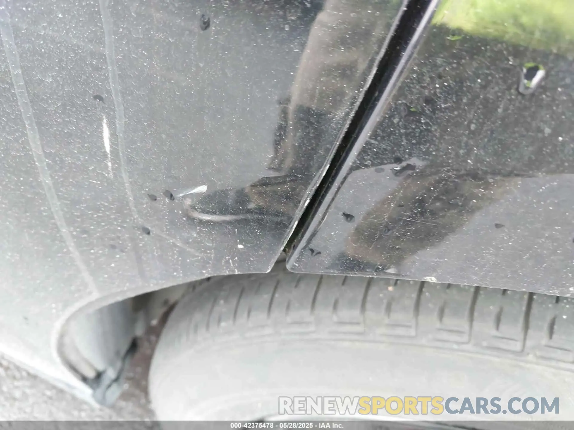 18 Photograph of a damaged car 2C3CDXBG7KH696444 DODGE CHARGER 2019