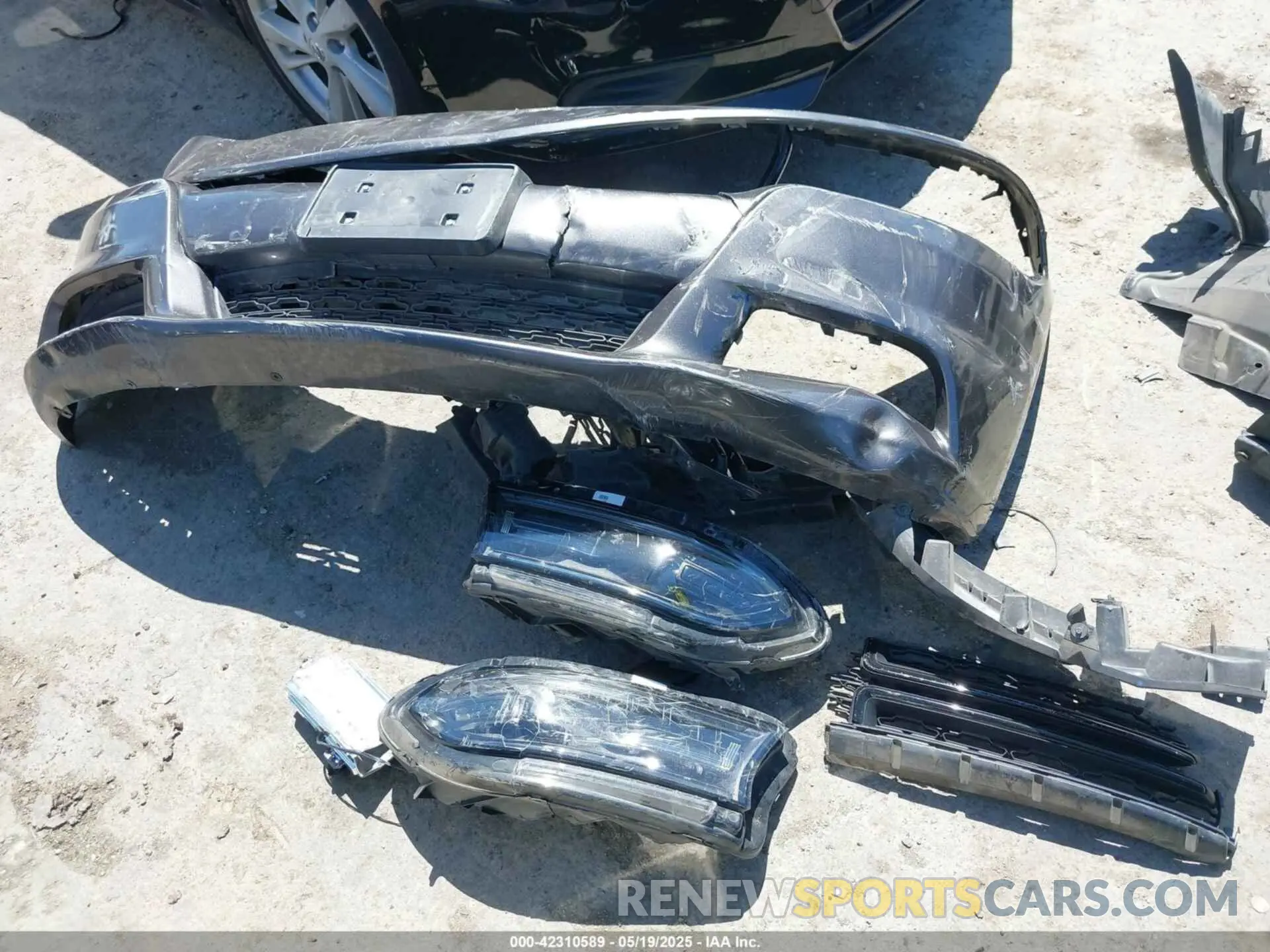 12 Photograph of a damaged car 2C3CDXBG8KH657362 DODGE CHARGER 2019