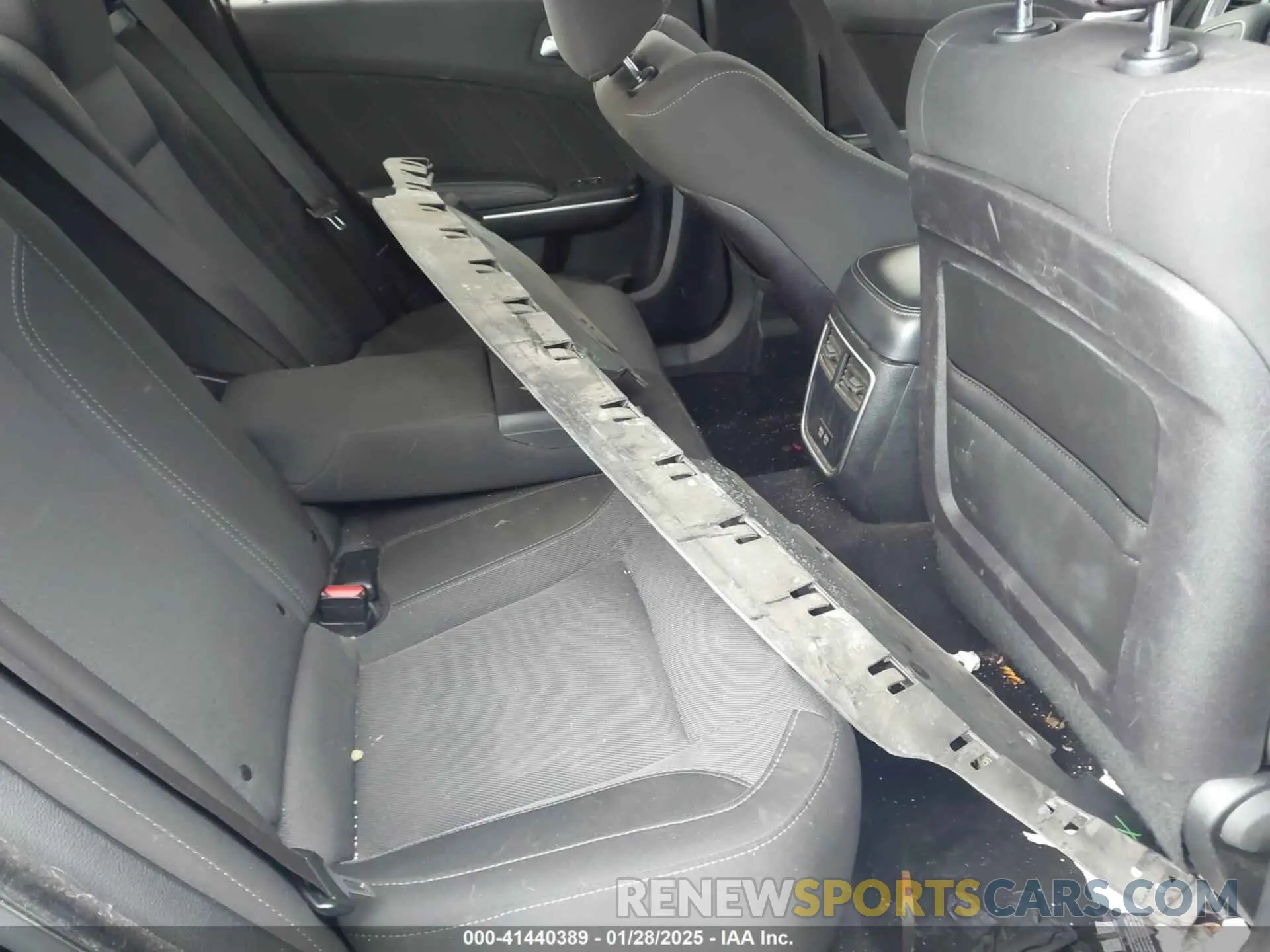 8 Photograph of a damaged car 2C3CDXBG8KH724946 DODGE CHARGER 2019