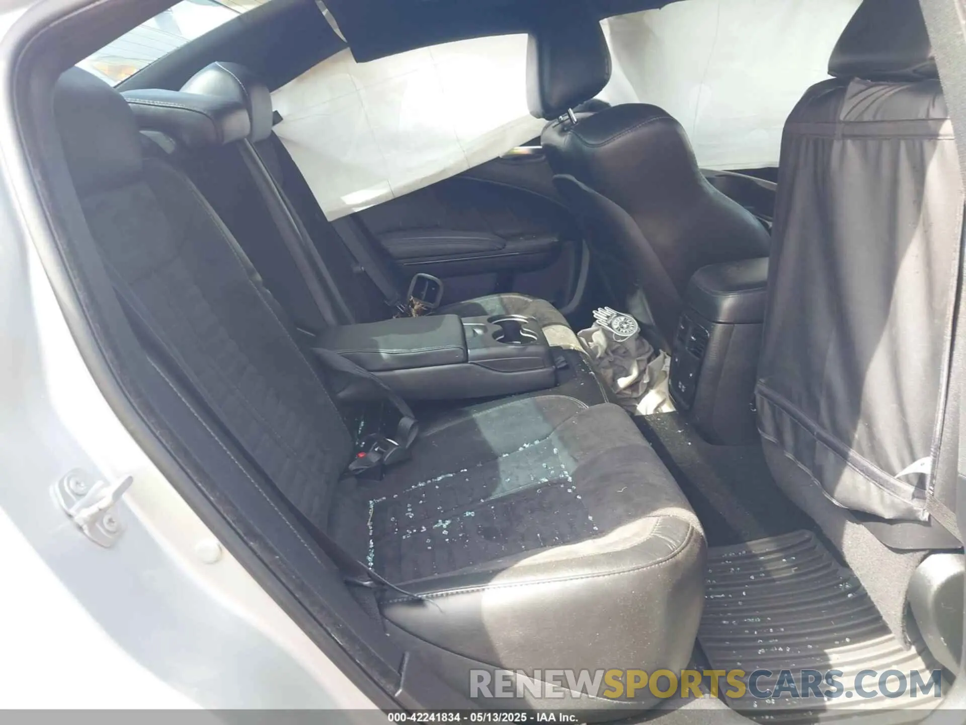8 Photograph of a damaged car 2C3CDXCT0KH589165 DODGE CHARGER 2019