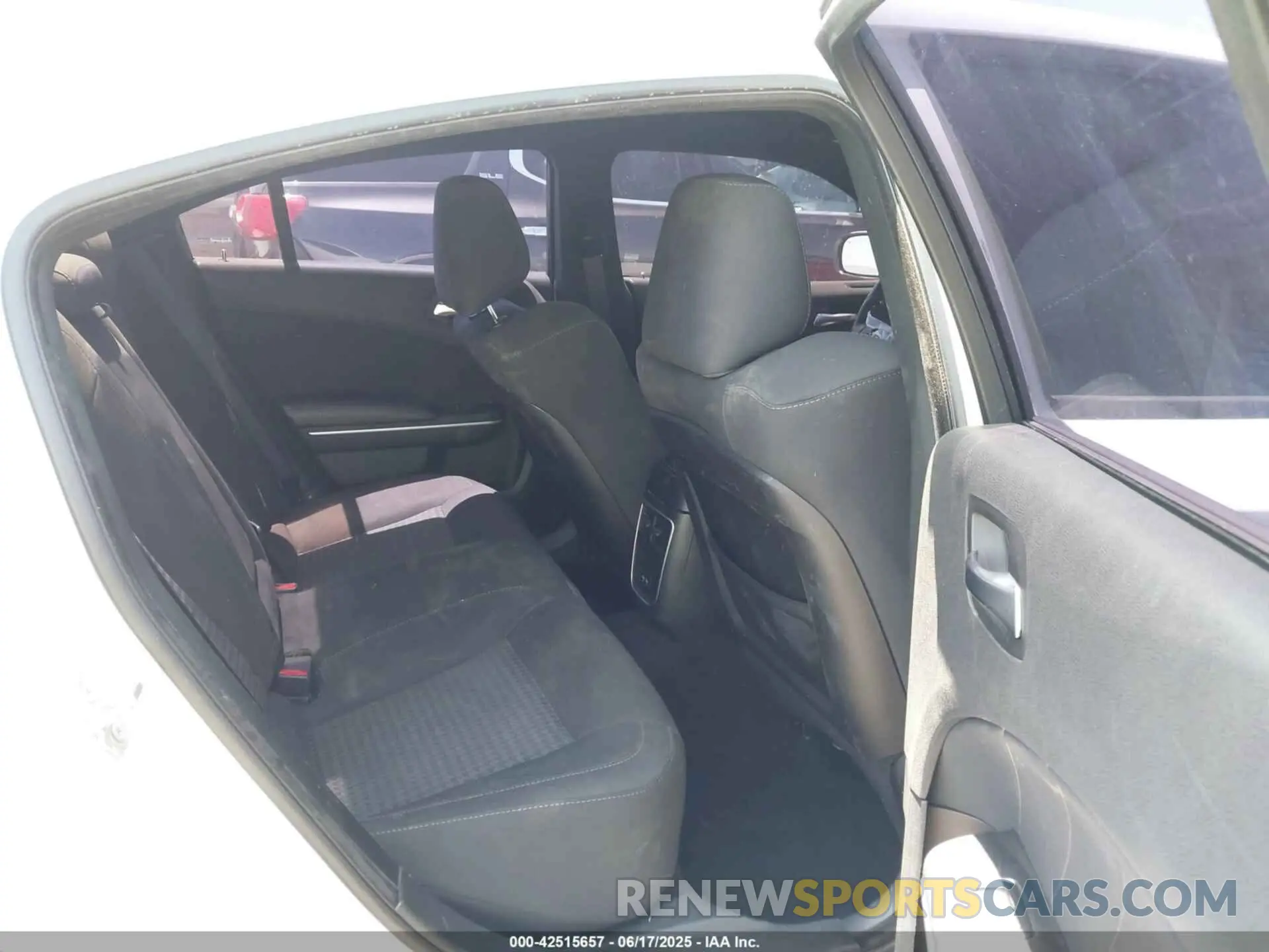 8 Photograph of a damaged car 2C3CDXCT1KH575727 DODGE CHARGER 2019