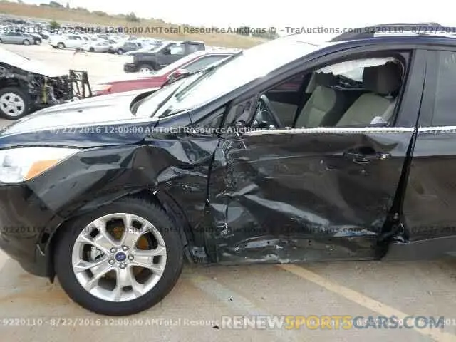 10 Photograph of a damaged car 2C3CDXCT1KH726467 DODGE CHARGER 2019