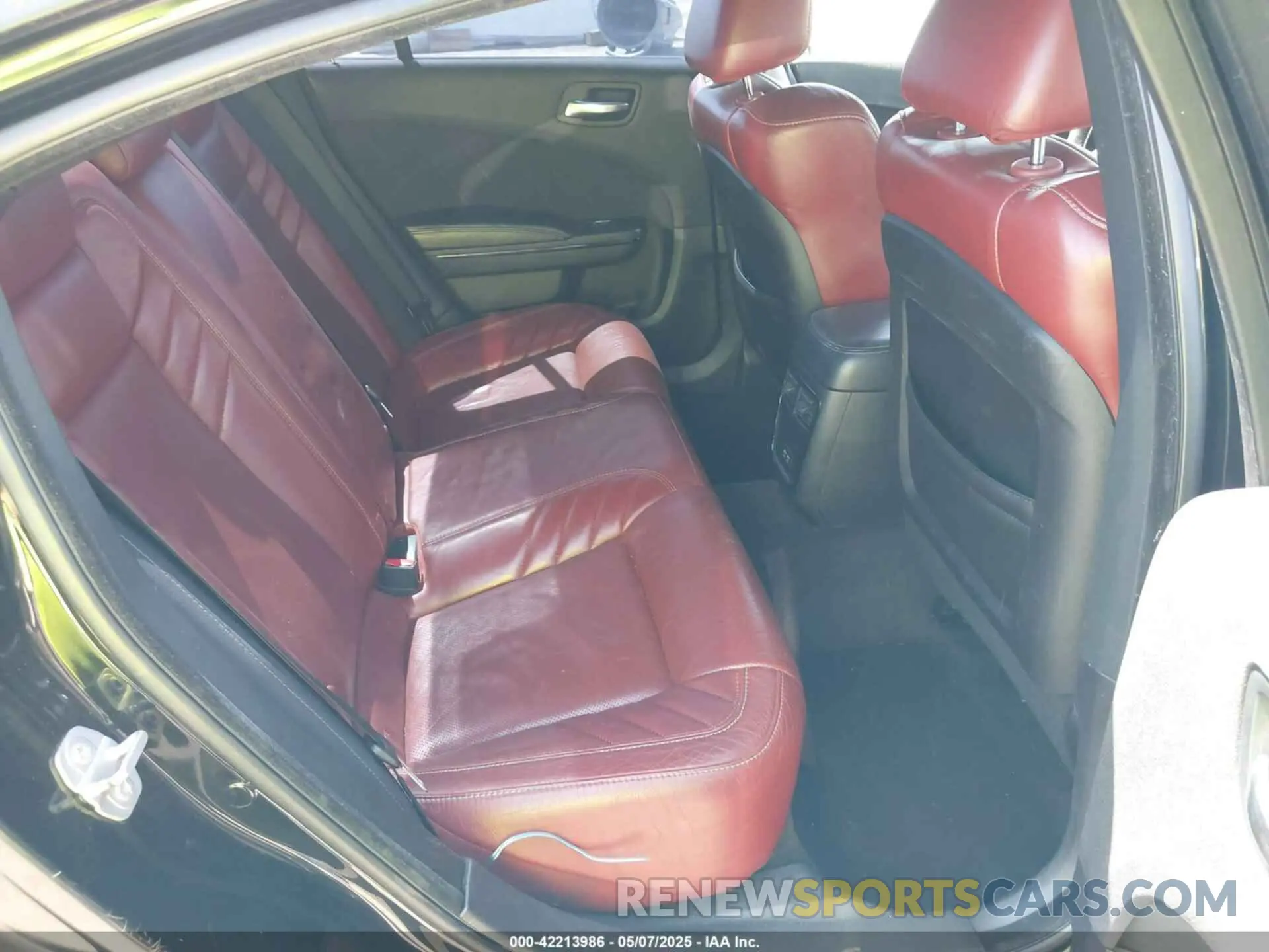 8 Photograph of a damaged car 2C3CDXCT5KH501548 DODGE CHARGER 2019