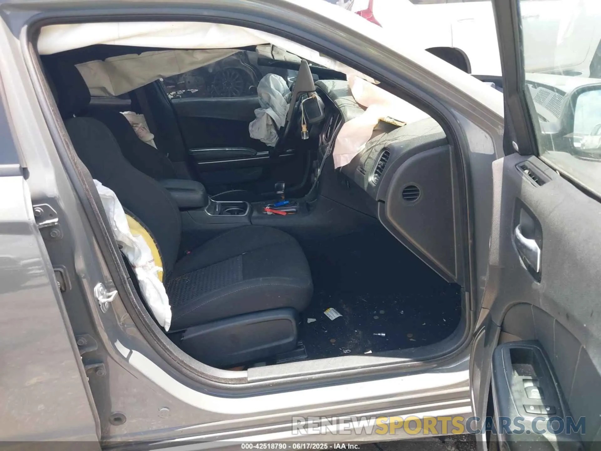 5 Photograph of a damaged car 2C3CDXCT6KH552783 DODGE CHARGER 2019