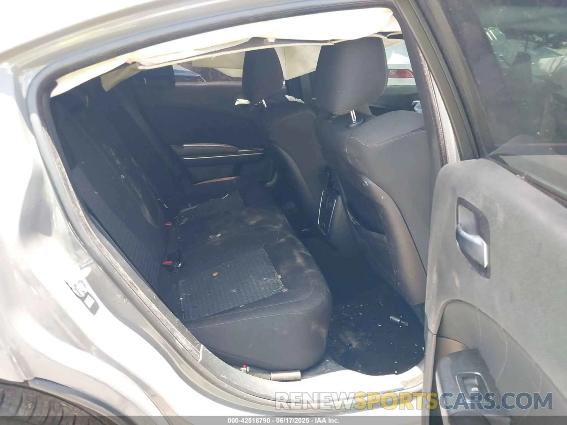 8 Photograph of a damaged car 2C3CDXCT6KH552783 DODGE CHARGER 2019
