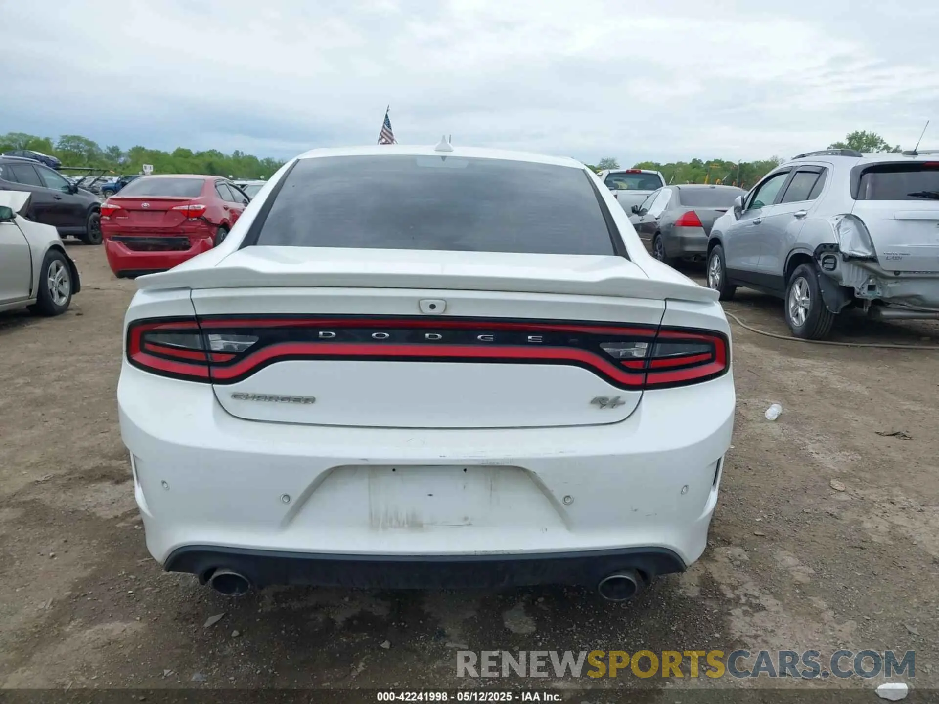 17 Photograph of a damaged car 2C3CDXCT7KH654965 DODGE CHARGER 2019