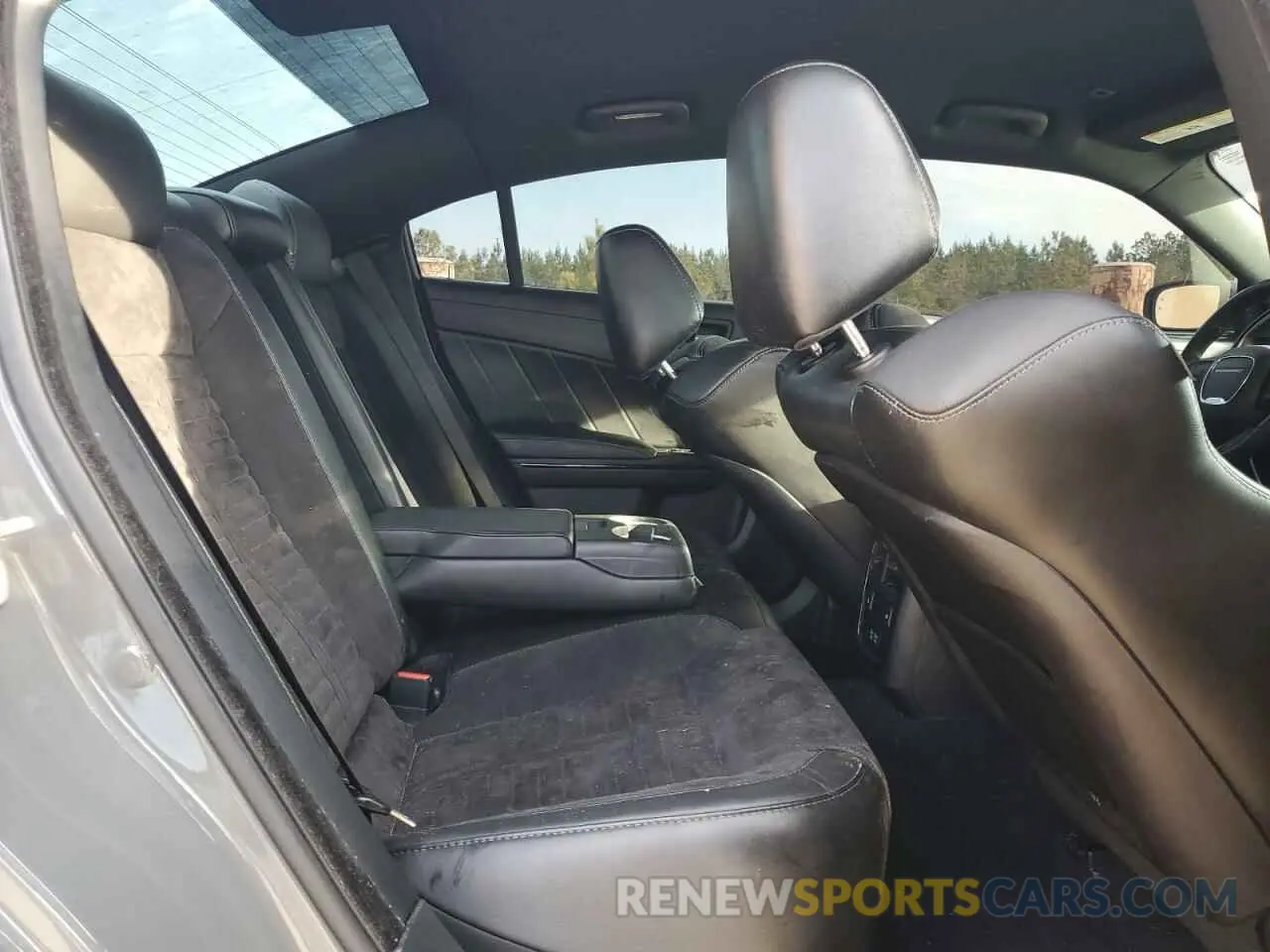 10 Photograph of a damaged car 2C3CDXCT8KH588555 DODGE CHARGER 2019