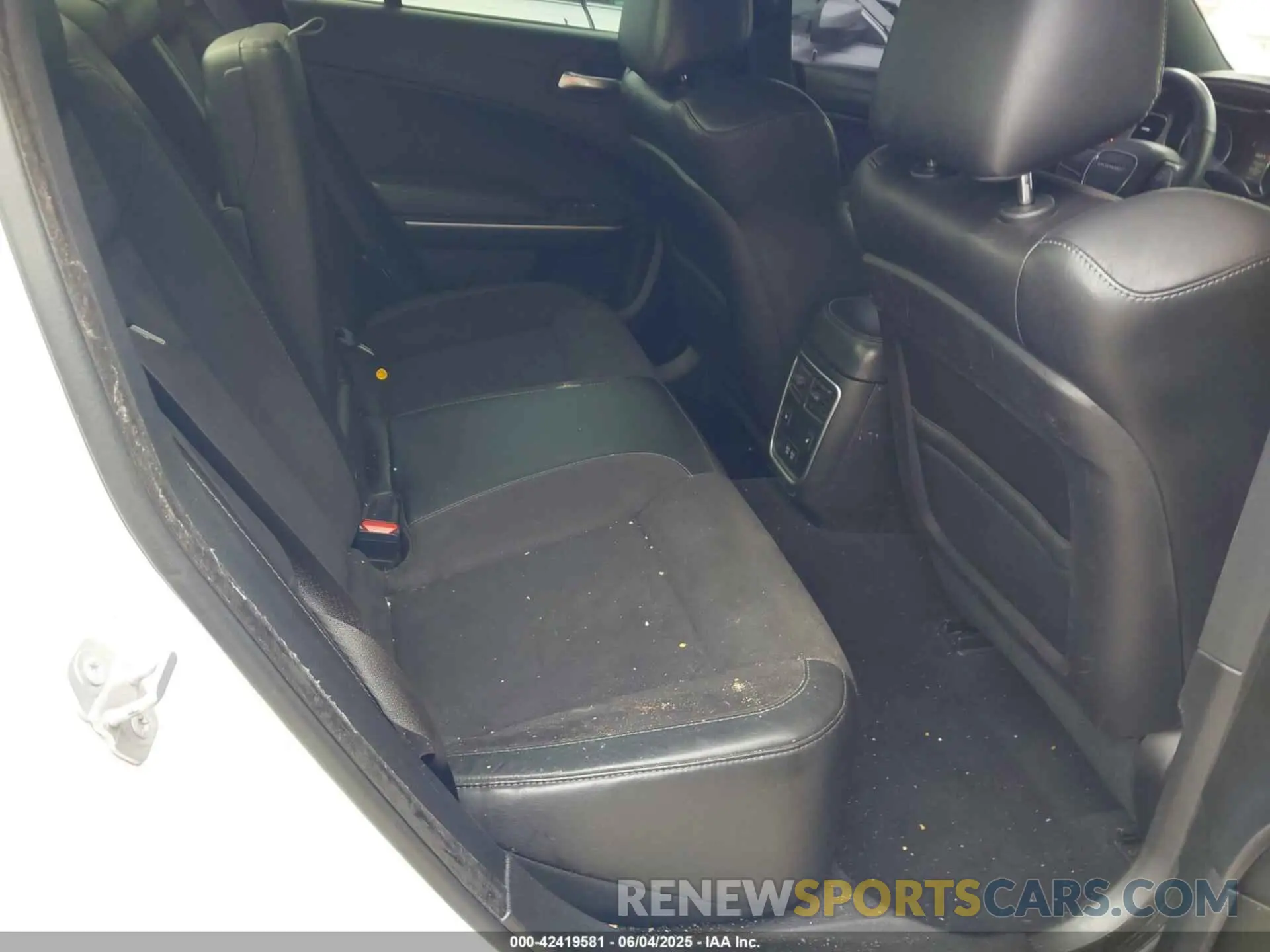 8 Photograph of a damaged car 2C3CDXCT9KH572932 DODGE CHARGER 2019