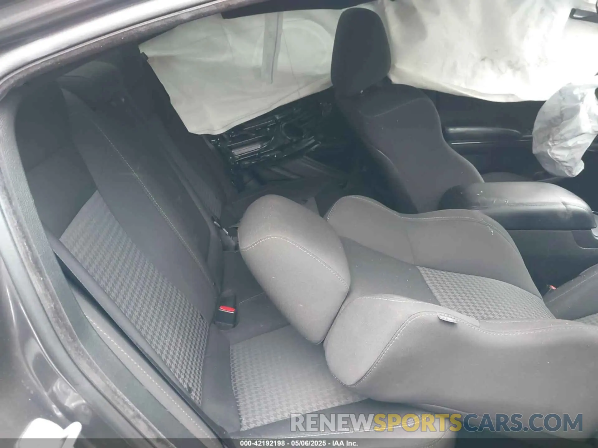 8 Photograph of a damaged car 2C3CDXCTXKH542225 DODGE CHARGER 2019