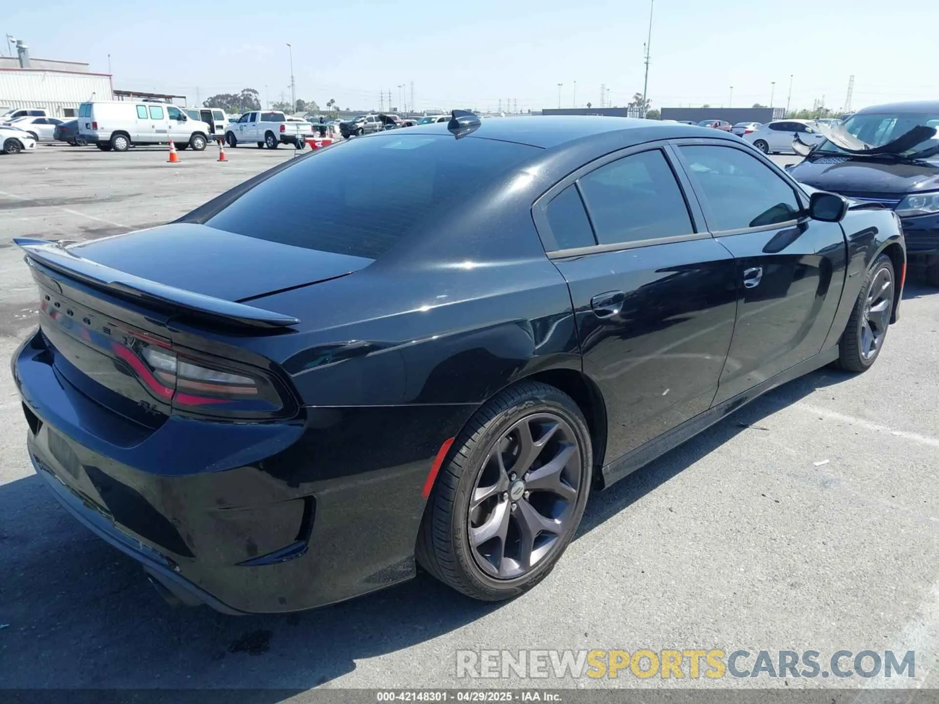 4 Photograph of a damaged car 2C3CDXCTXKH598035 DODGE CHARGER 2019