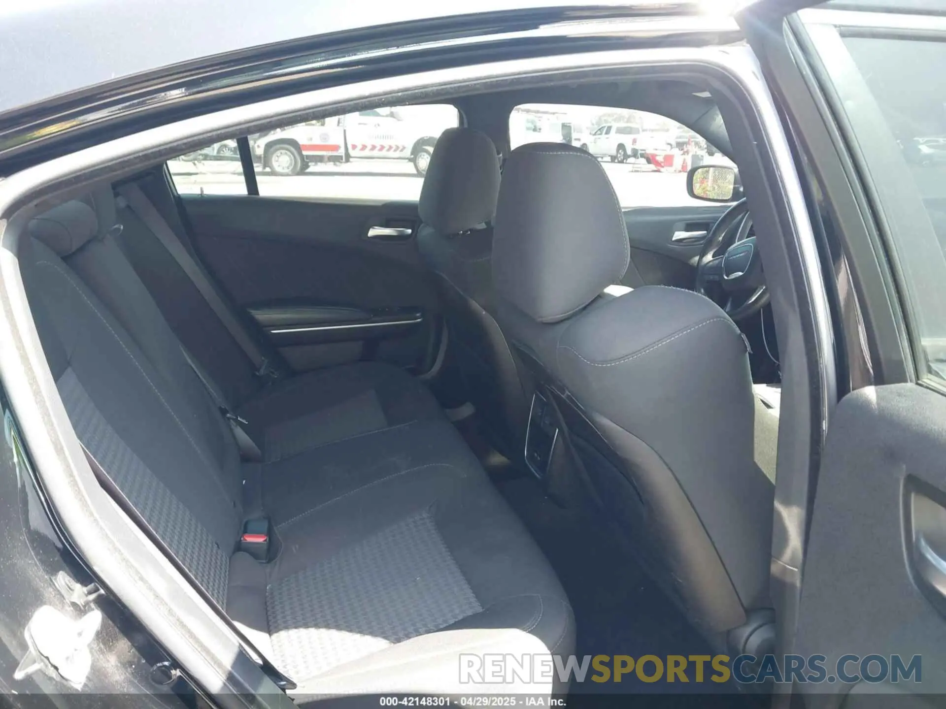 8 Photograph of a damaged car 2C3CDXCTXKH598035 DODGE CHARGER 2019
