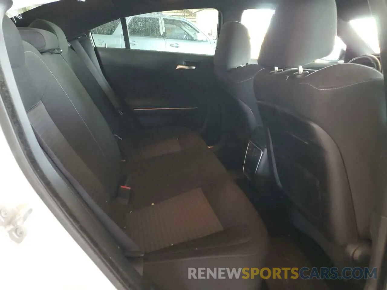 10 Photograph of a damaged car 2C3CDXCTXKH700353 DODGE CHARGER 2019