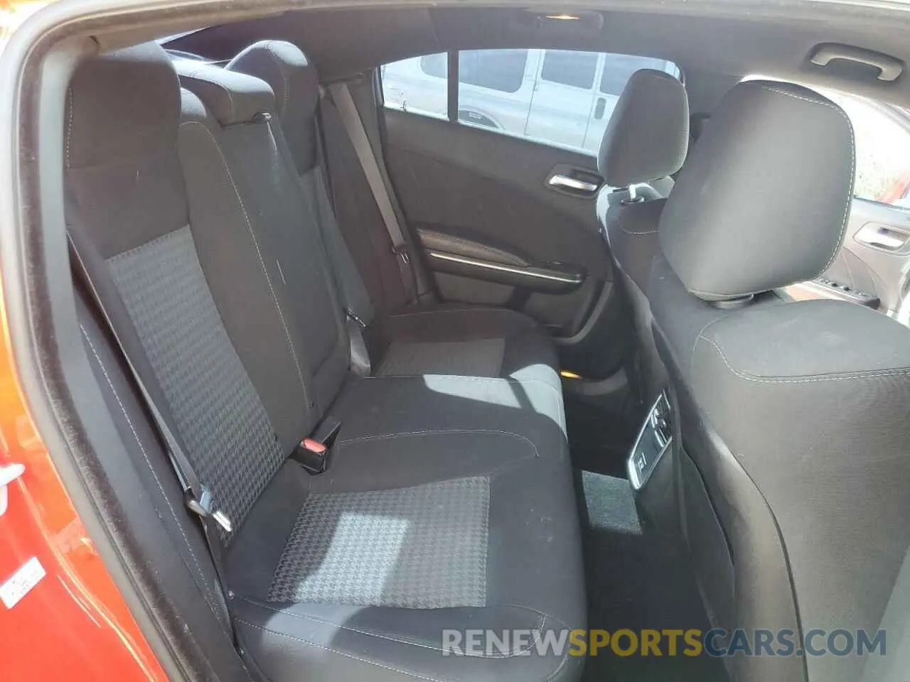 10 Photograph of a damaged car 2C3CDXCTXKH749147 DODGE CHARGER 2019