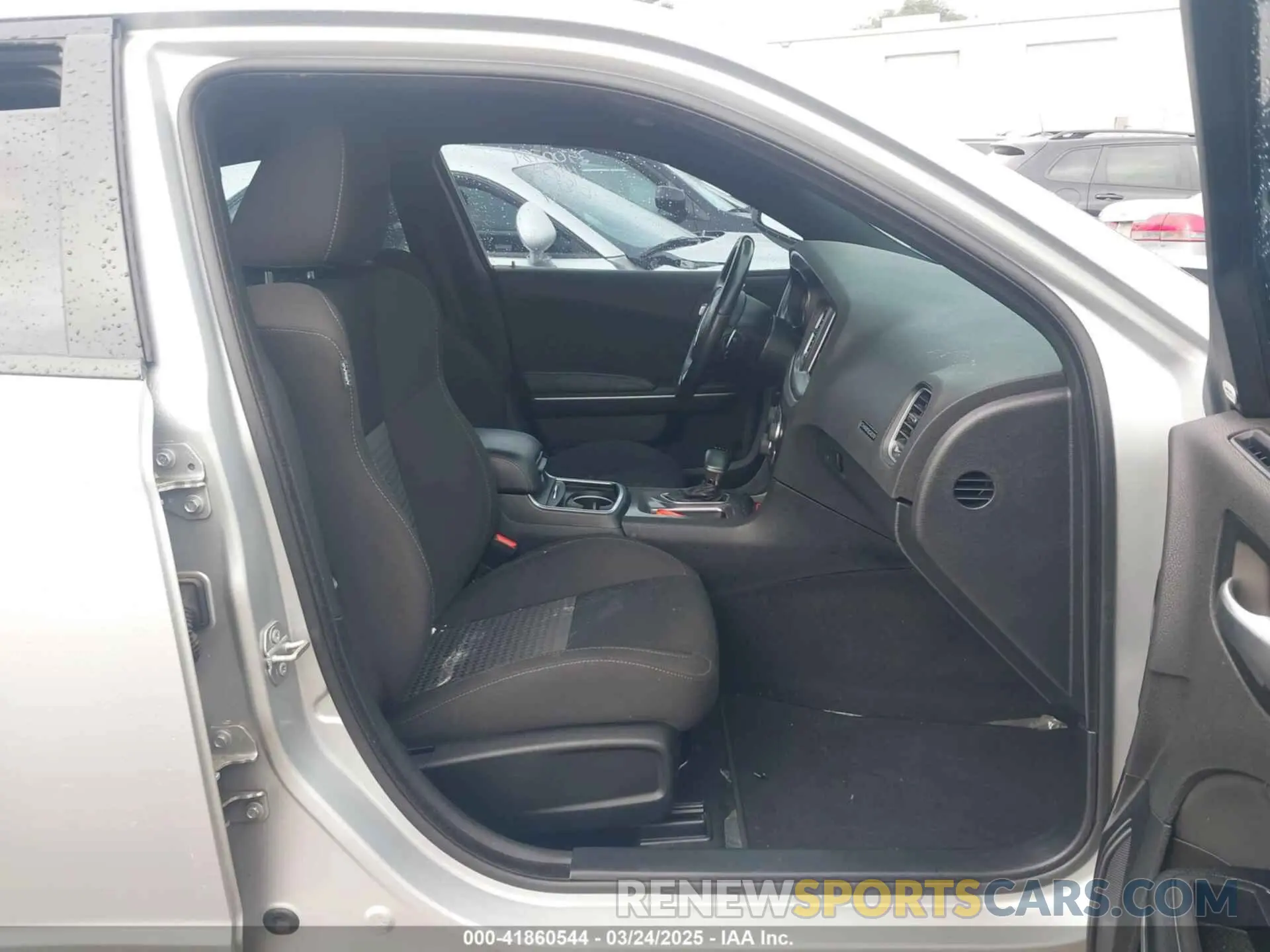 5 Photograph of a damaged car 2C3CDXCTXKH757197 DODGE CHARGER 2019