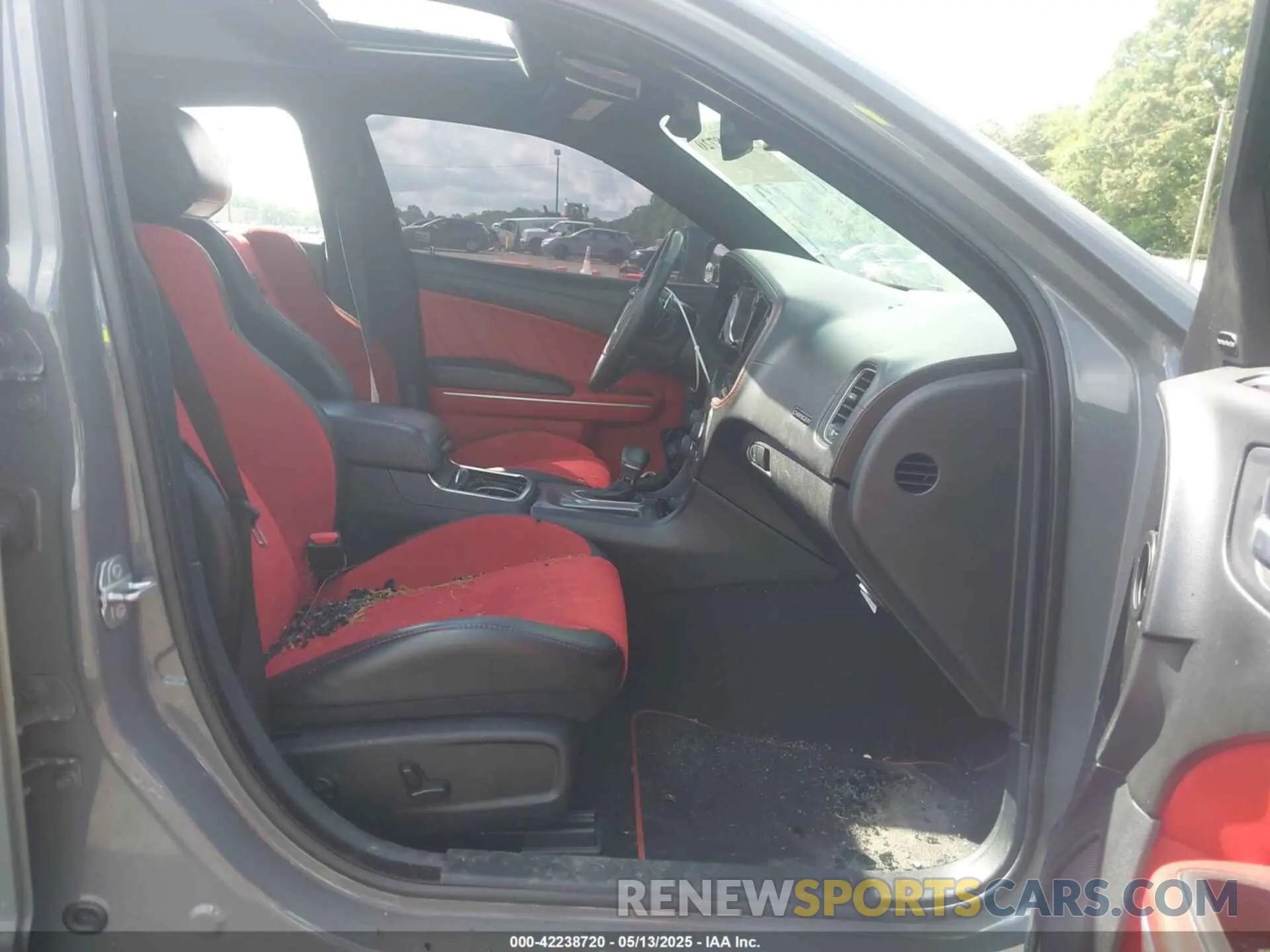 5 Photograph of a damaged car 2C3CDXGJ0KH611559 DODGE CHARGER 2019
