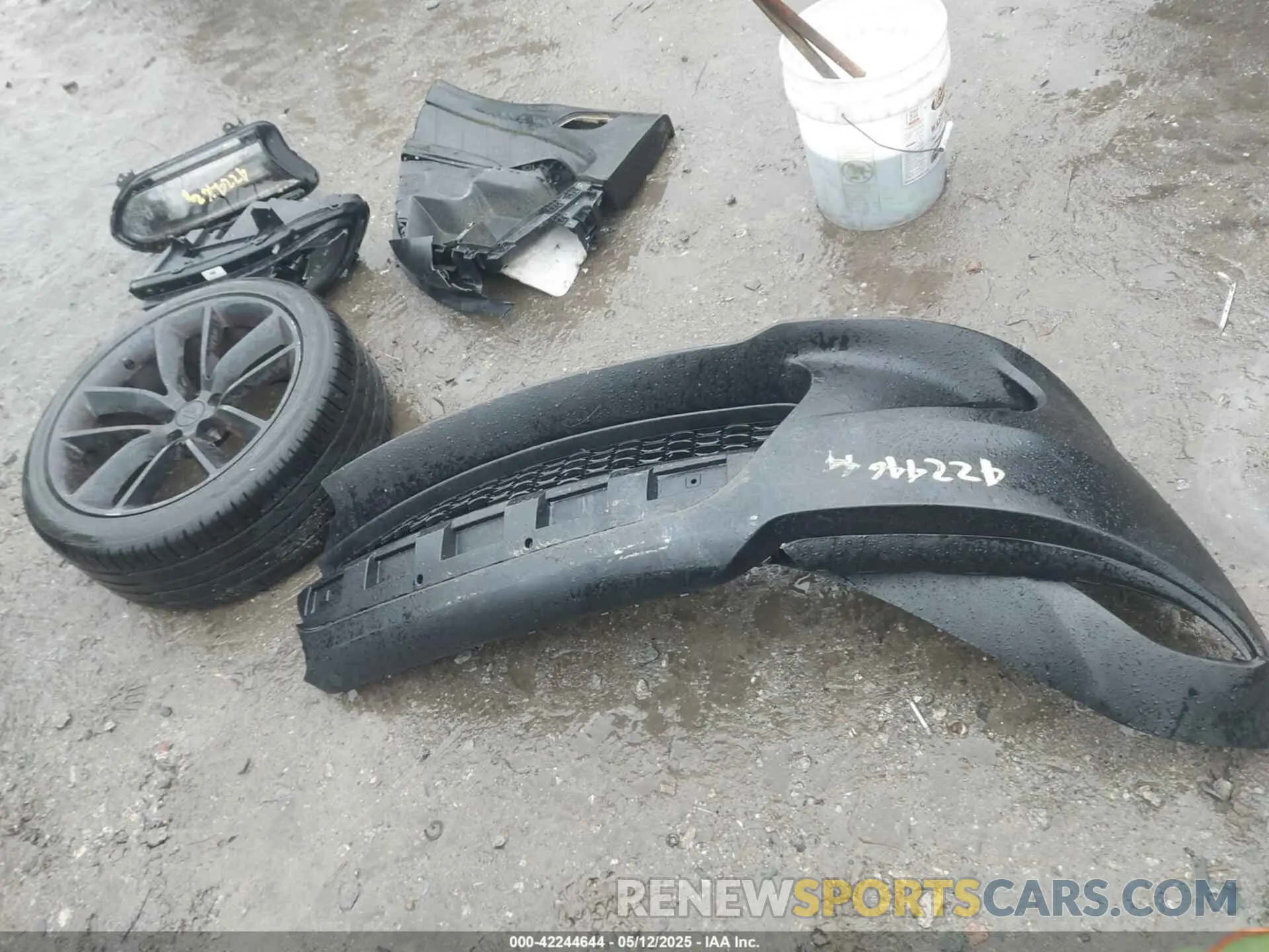 11 Photograph of a damaged car 2C3CDXGJ1KH662729 DODGE CHARGER 2019