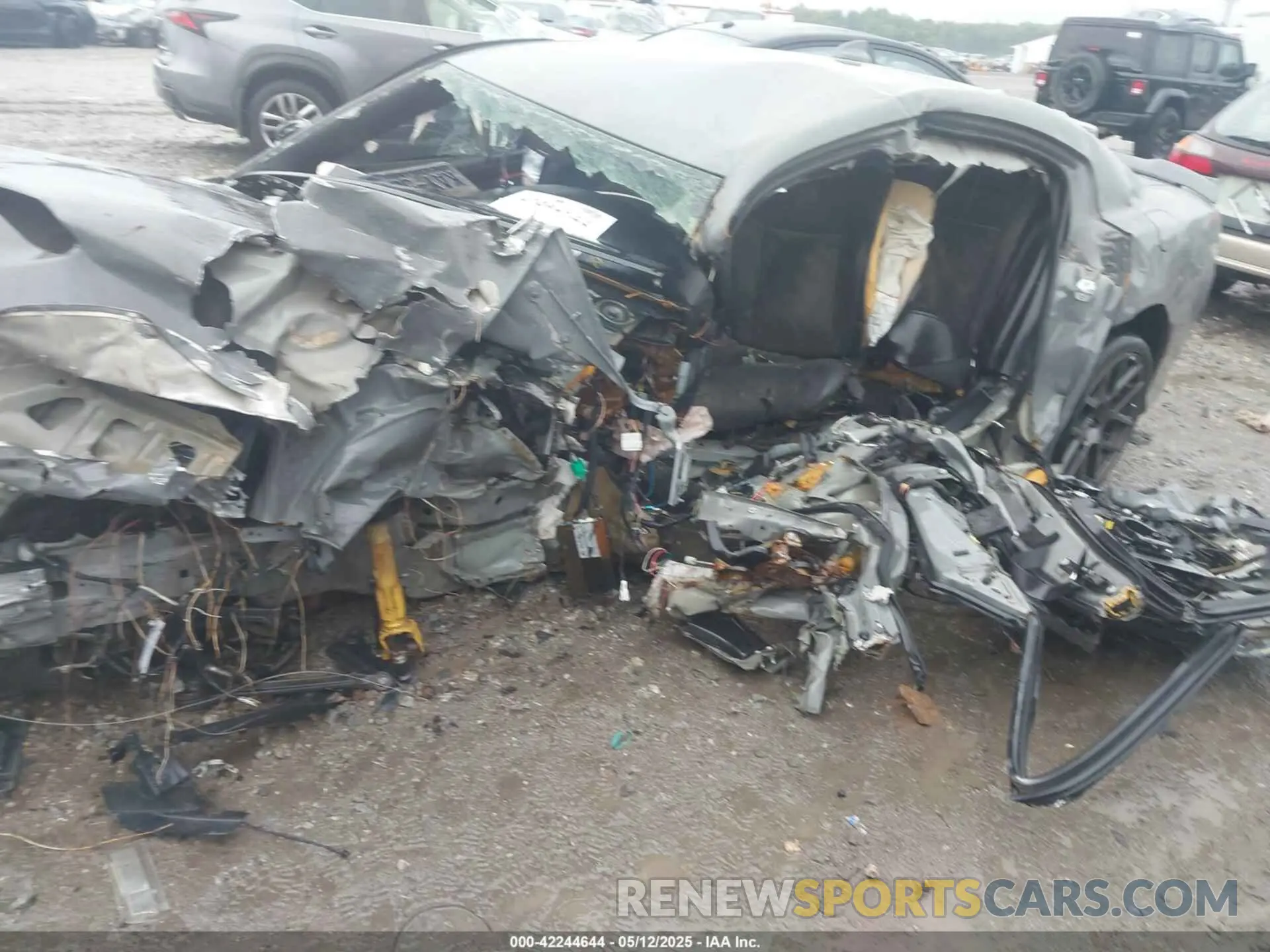 17 Photograph of a damaged car 2C3CDXGJ1KH662729 DODGE CHARGER 2019