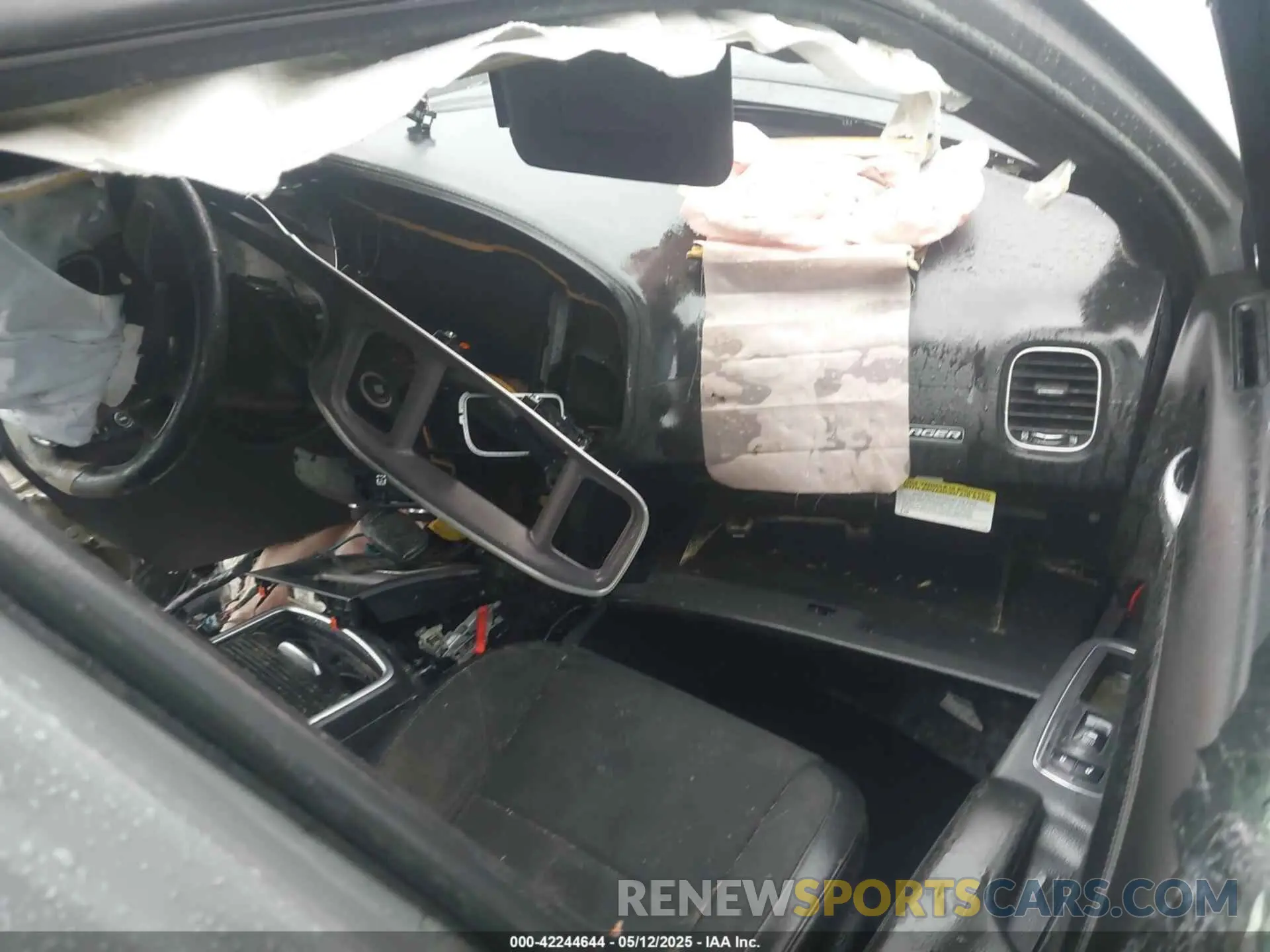 5 Photograph of a damaged car 2C3CDXGJ1KH662729 DODGE CHARGER 2019